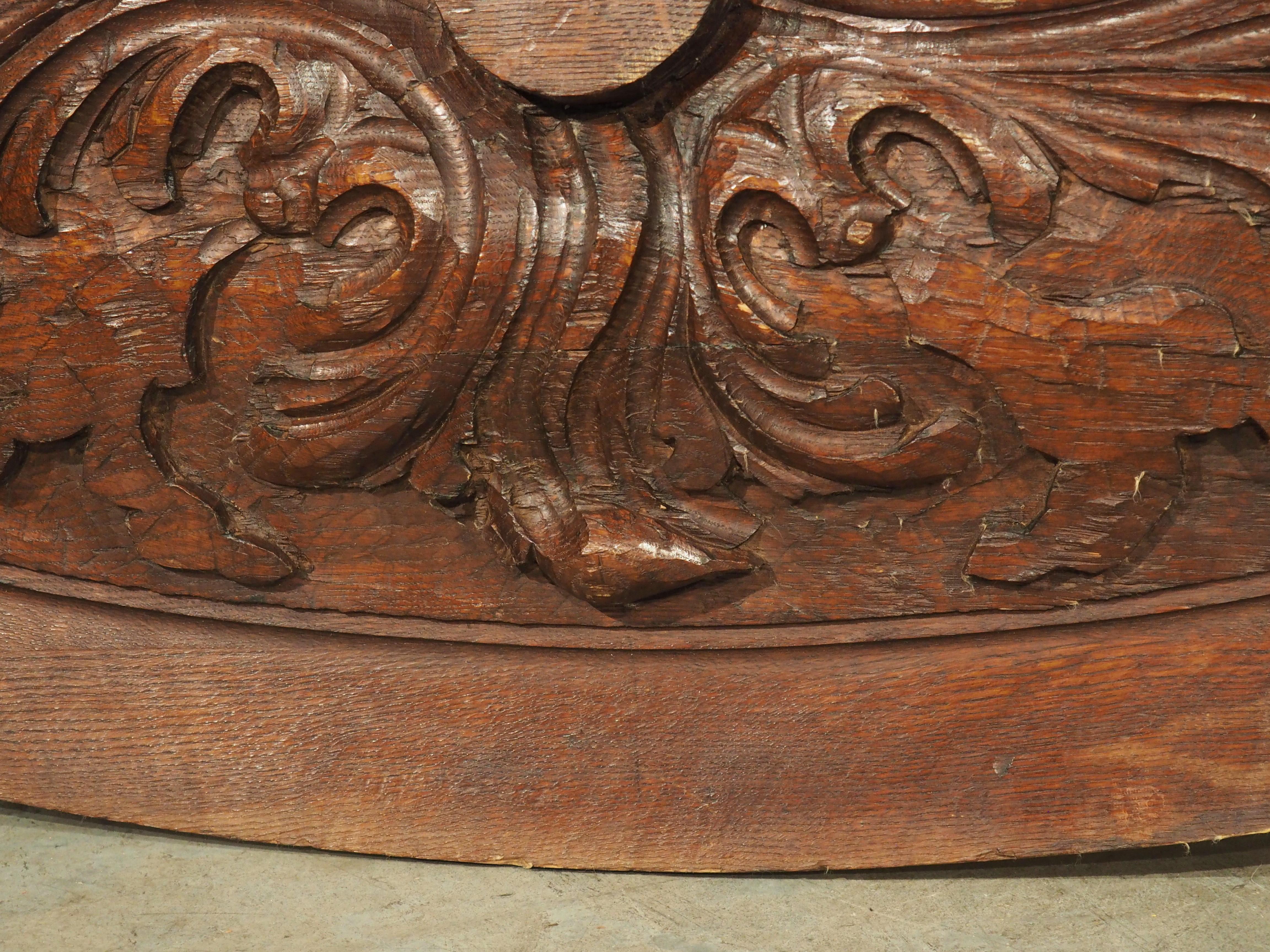 Fin du XIXe siècle Plaque de plafond antique en chêne français sculpté, vers 1870