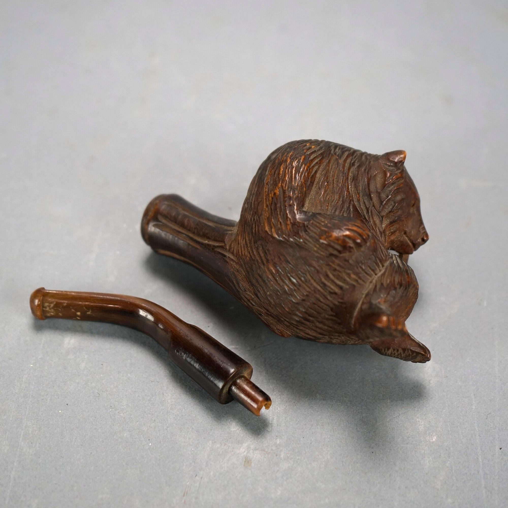 Antique Carved German Black Forest Figural Bear Tobacco Pipe, Circa 1920 In Good Condition In Big Flats, NY
