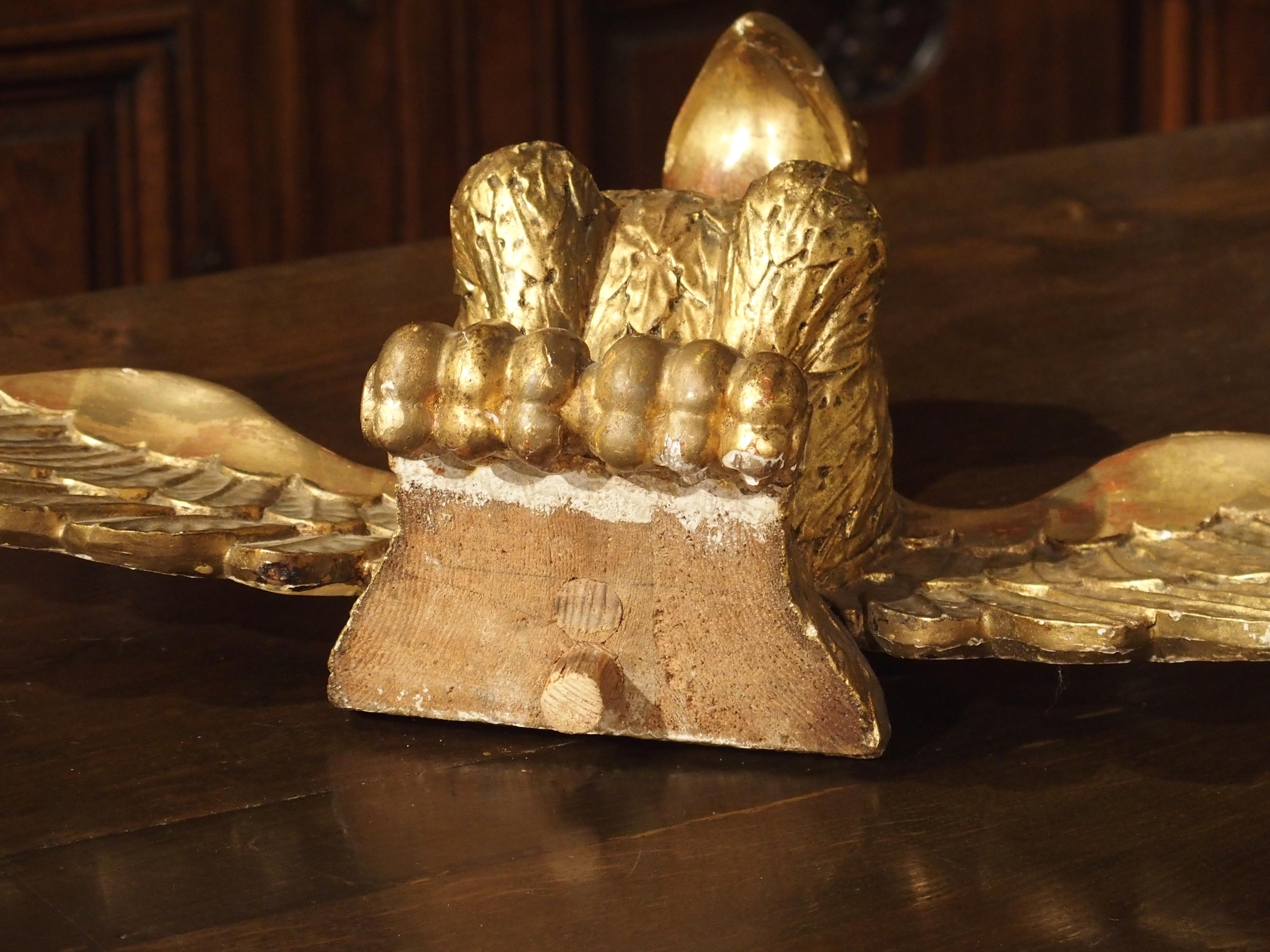 Statue ancienne d'aigle en bois doré sculpté et sculpté en vente 7