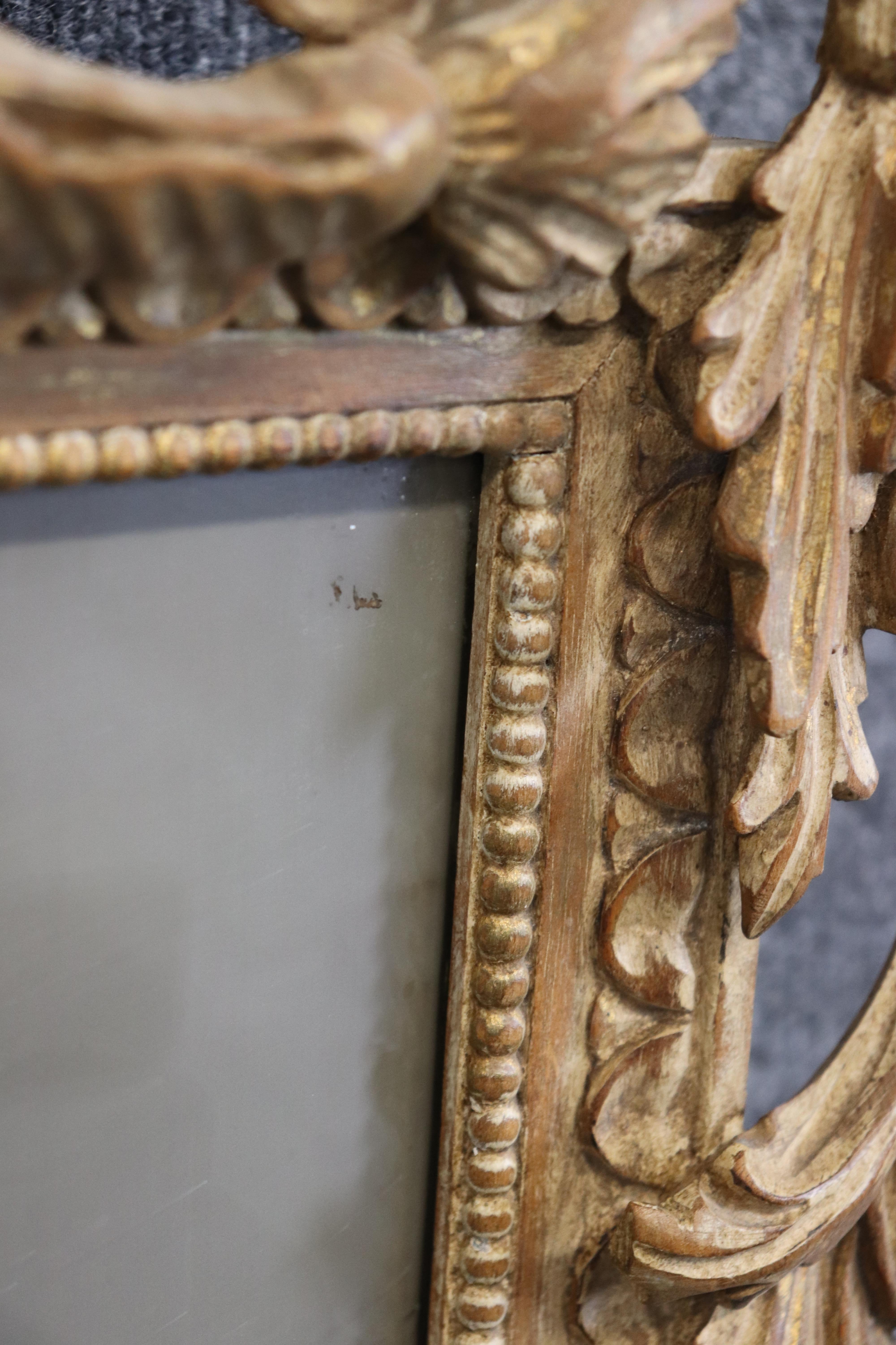 Miroir Louis XV français ancien en bois doré sculpté avec argent patiné au dos en vente 5