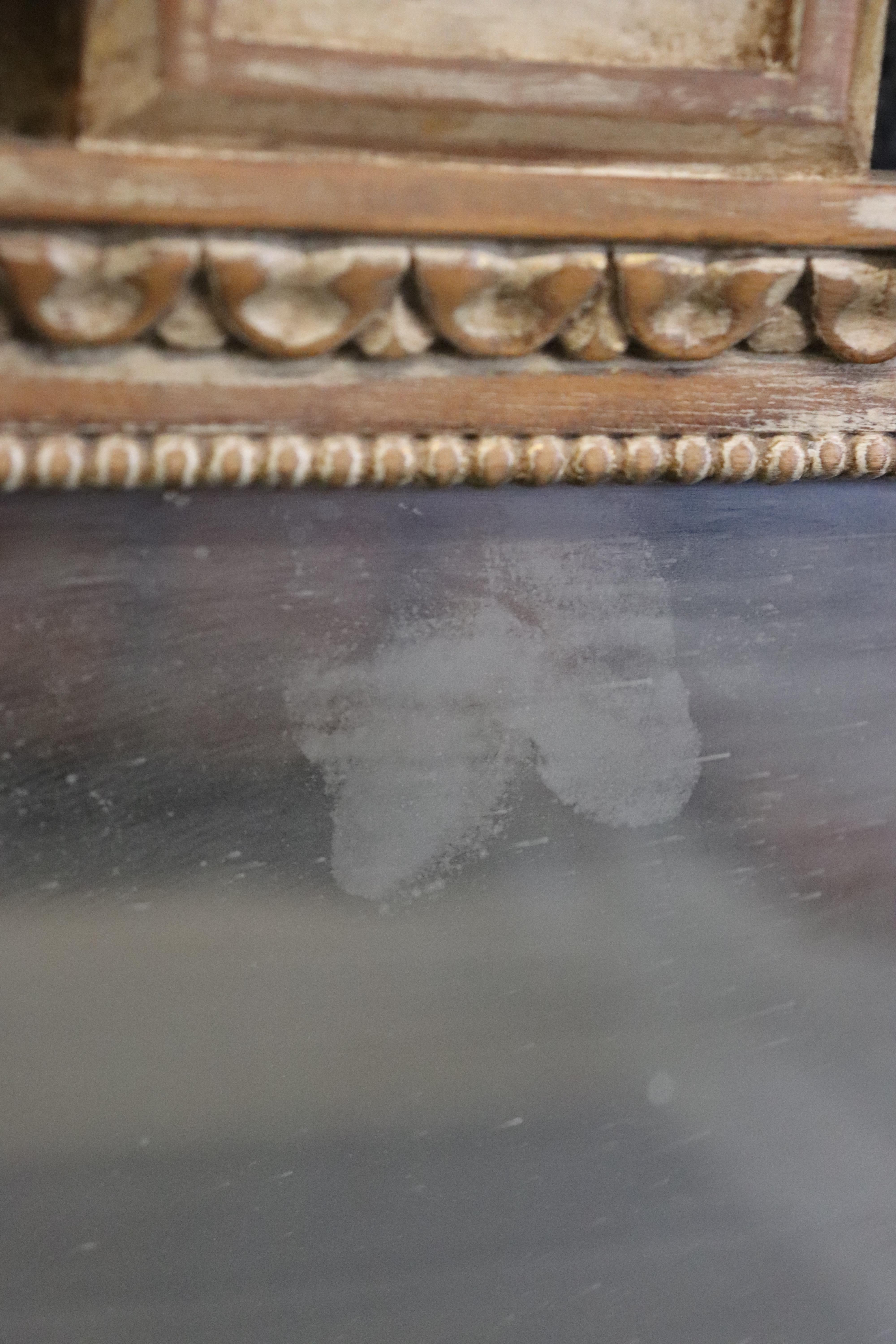 Miroir Louis XV français ancien en bois doré sculpté avec argent patiné au dos en vente 12