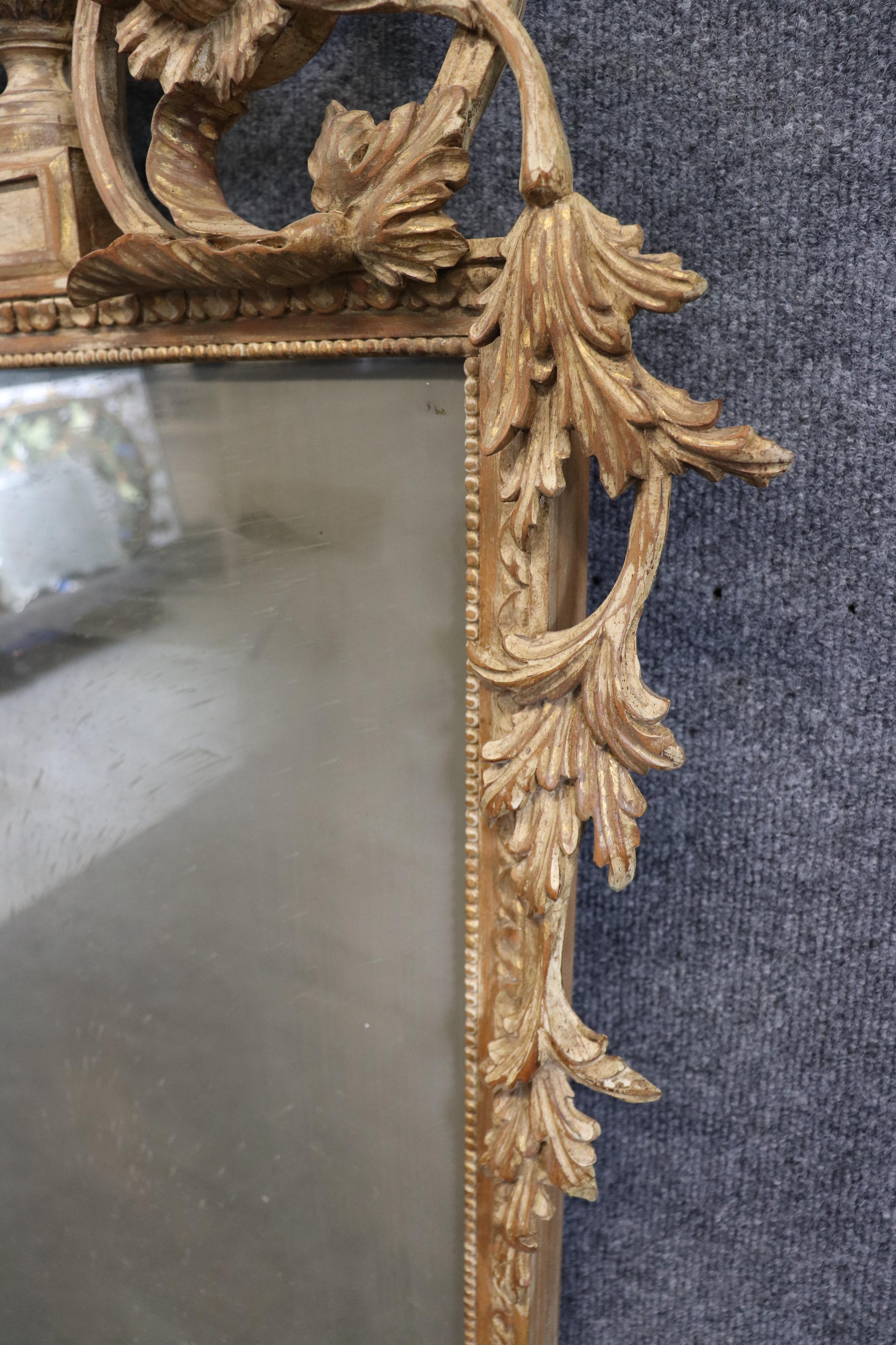Miroir Louis XV français ancien en bois doré sculpté avec argent patiné au dos en vente 3
