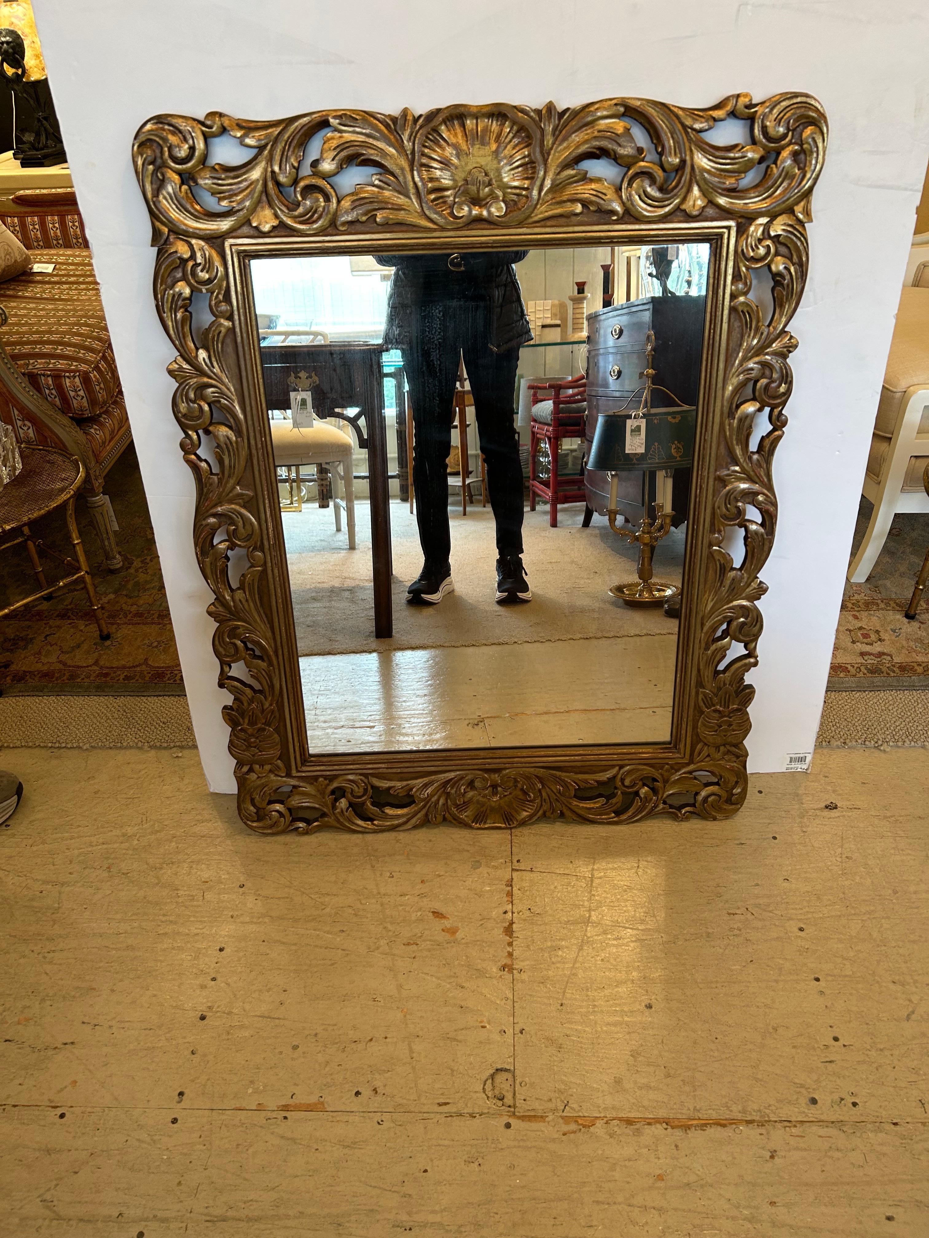 Antiker geschnitzter Giltwood-Spiegel mit Muschelform-Dekoration im Angebot 8