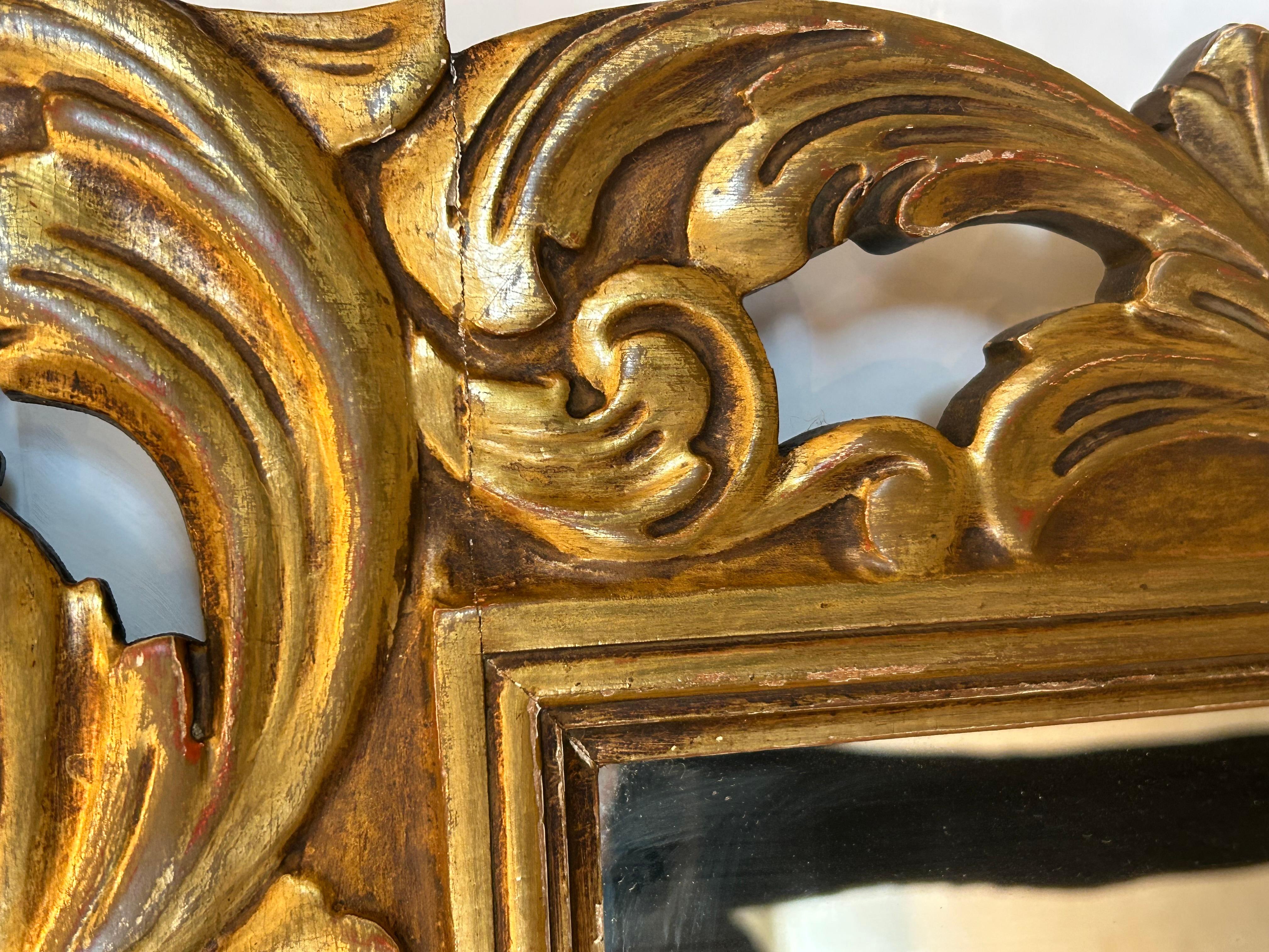 Antiker geschnitzter Giltwood-Spiegel mit Muschelform-Dekoration (Französisch) im Angebot