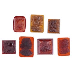 Collection d'anciens intailles en verre sculpté