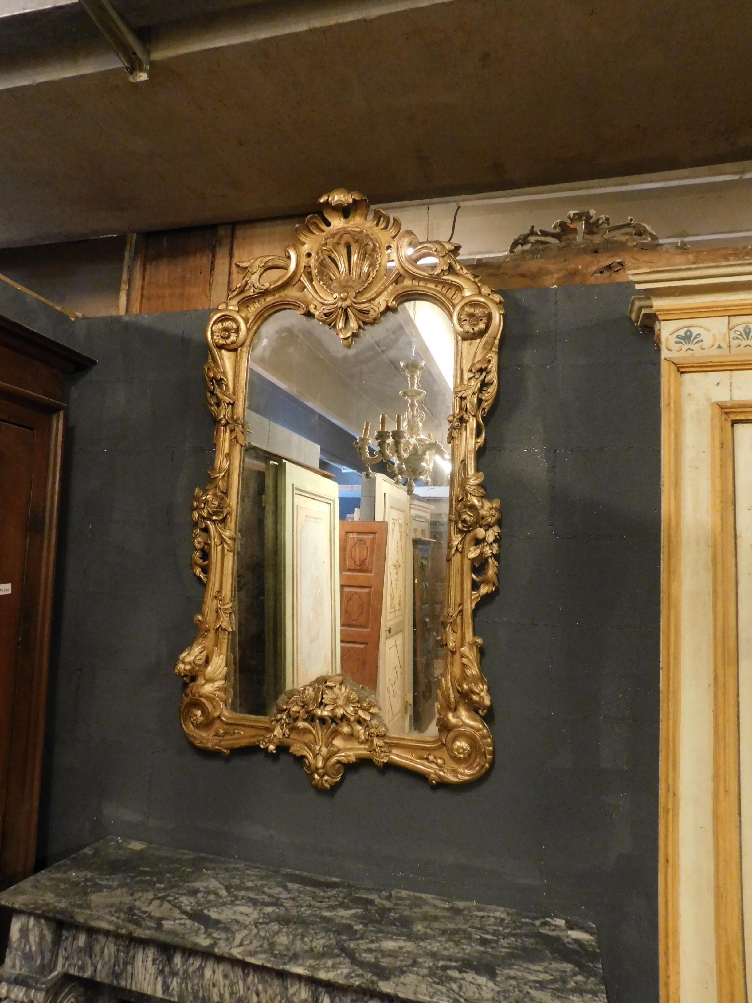 Italian Antique Carved Golden Wood Mirror, 1800, Italy For Sale