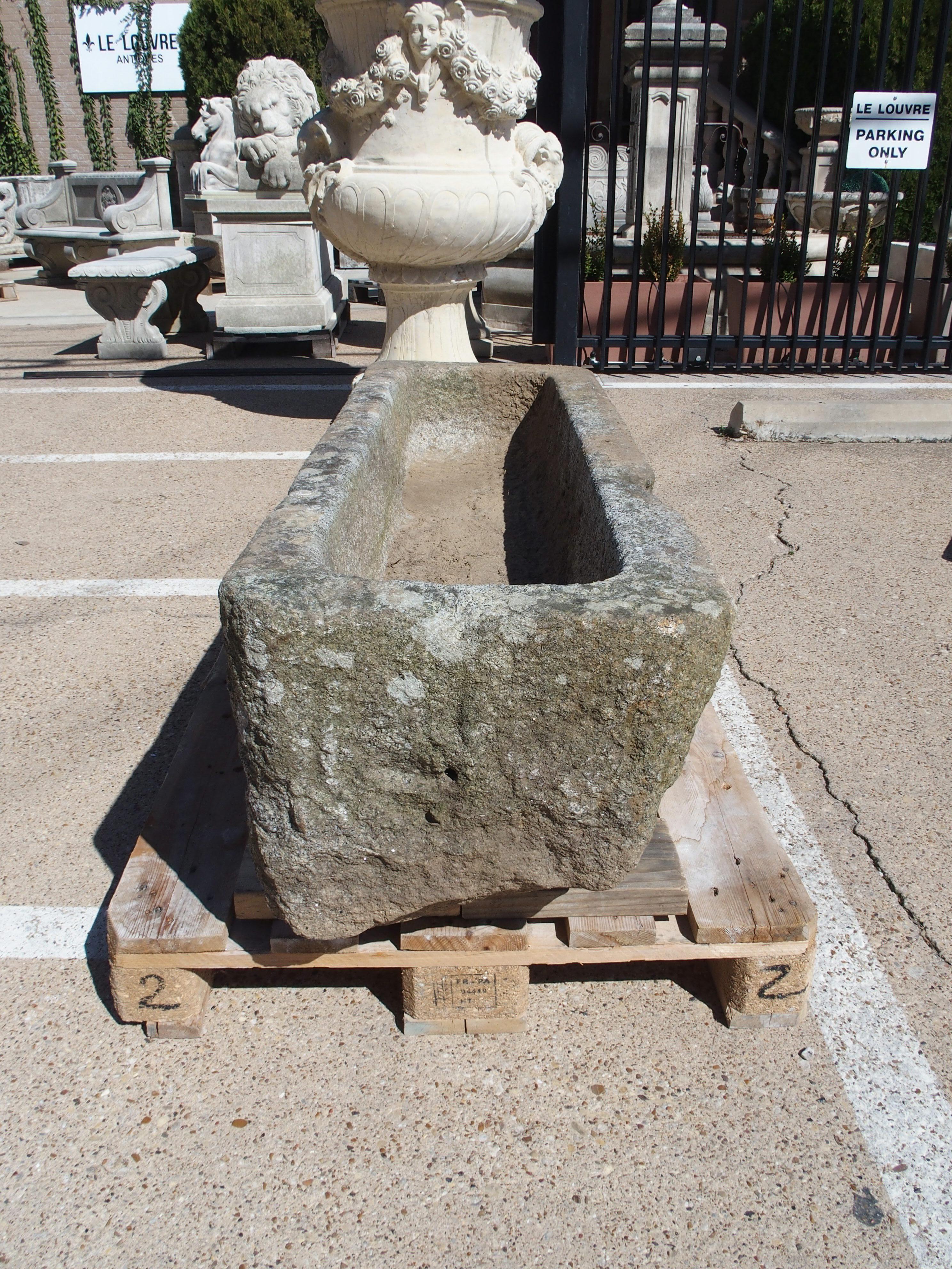 Ancienne auge de ferme en granit sculptée de Normandie, France, 19e siècle en vente 4