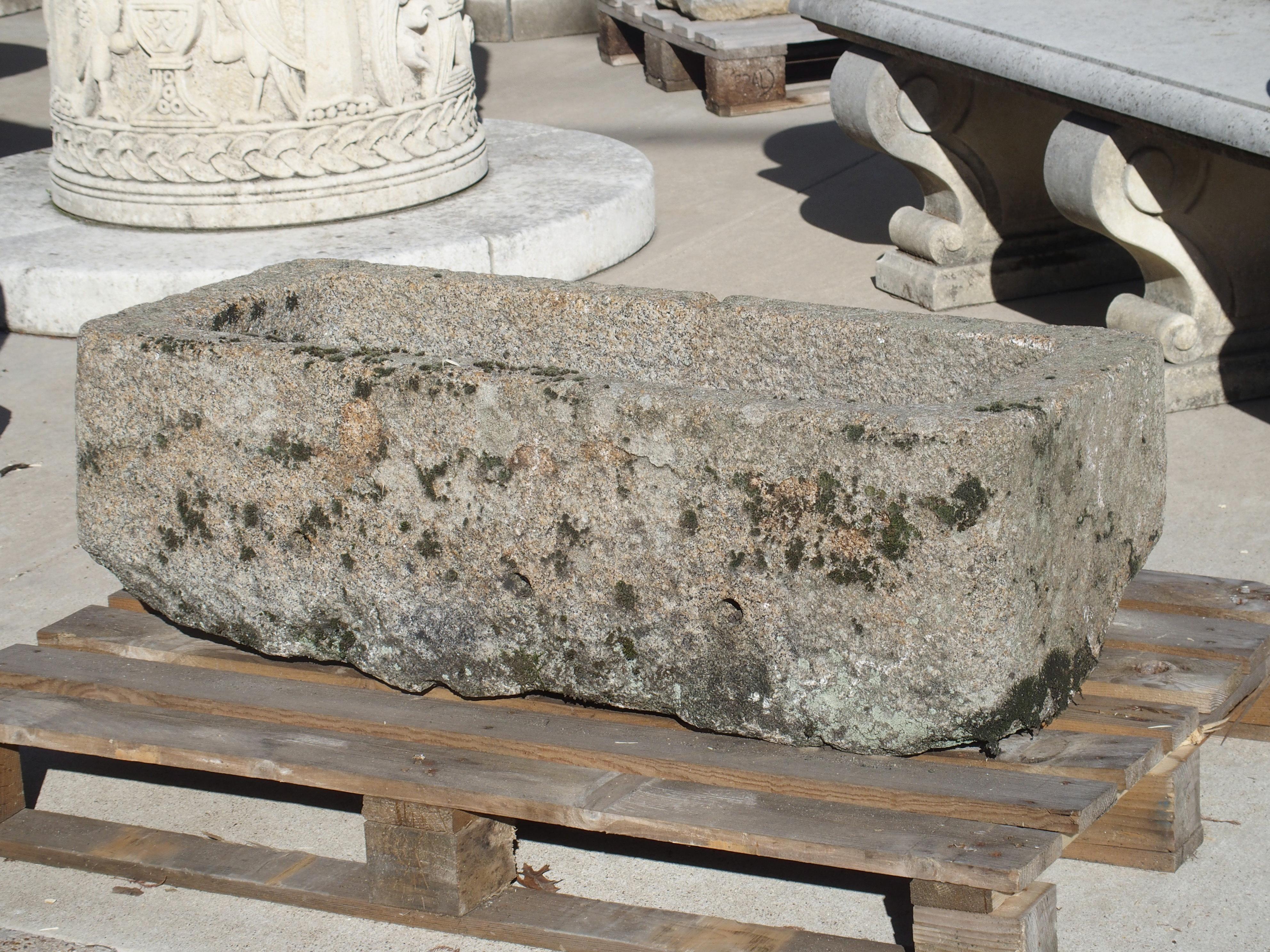 Antiguo Comedero de Granja de Granito Tallado de Normandía, Francia, Siglo XIX en venta 5