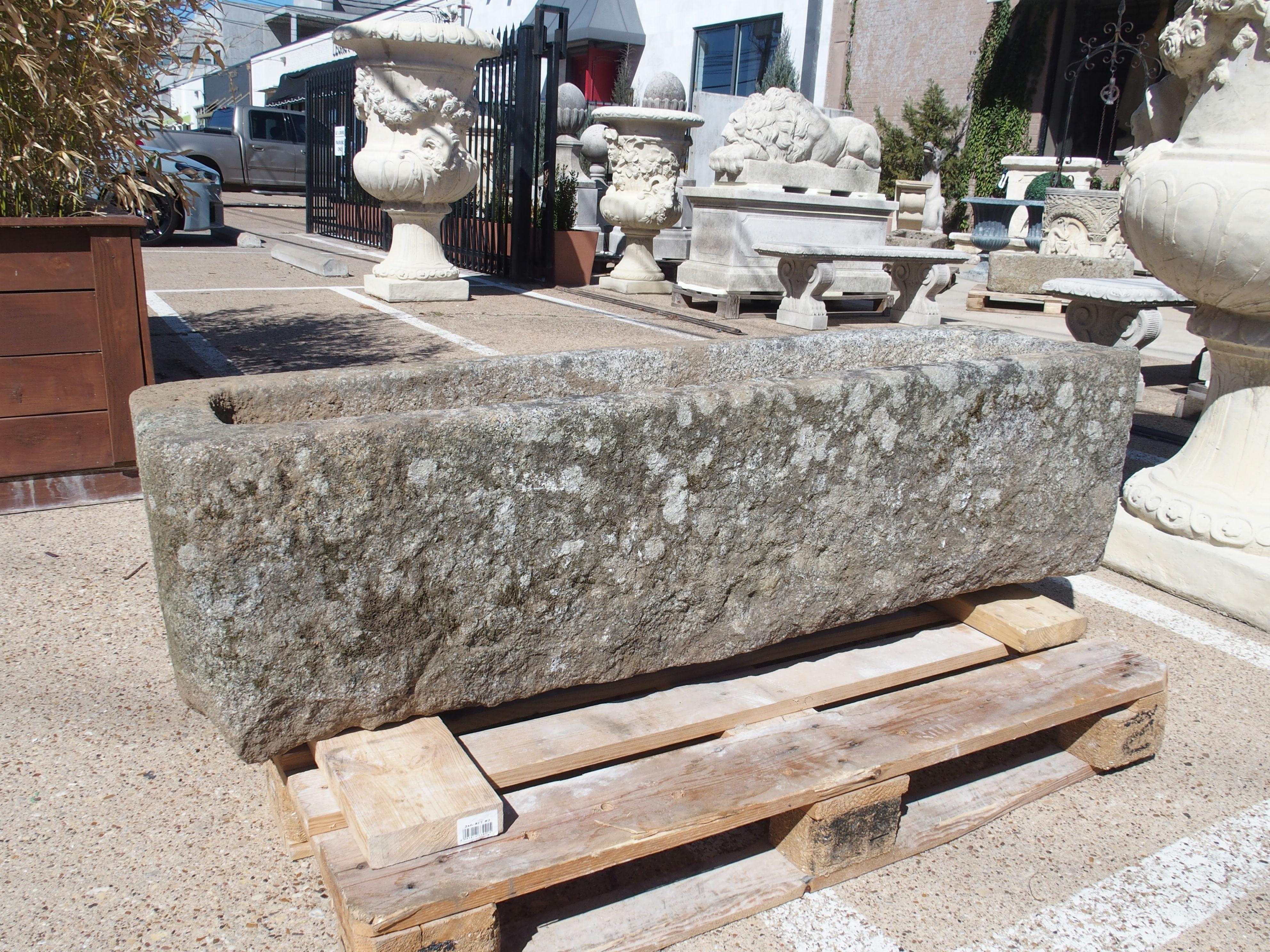 Ancienne auge de ferme en granit sculptée de Normandie, France, 19e siècle en vente 5