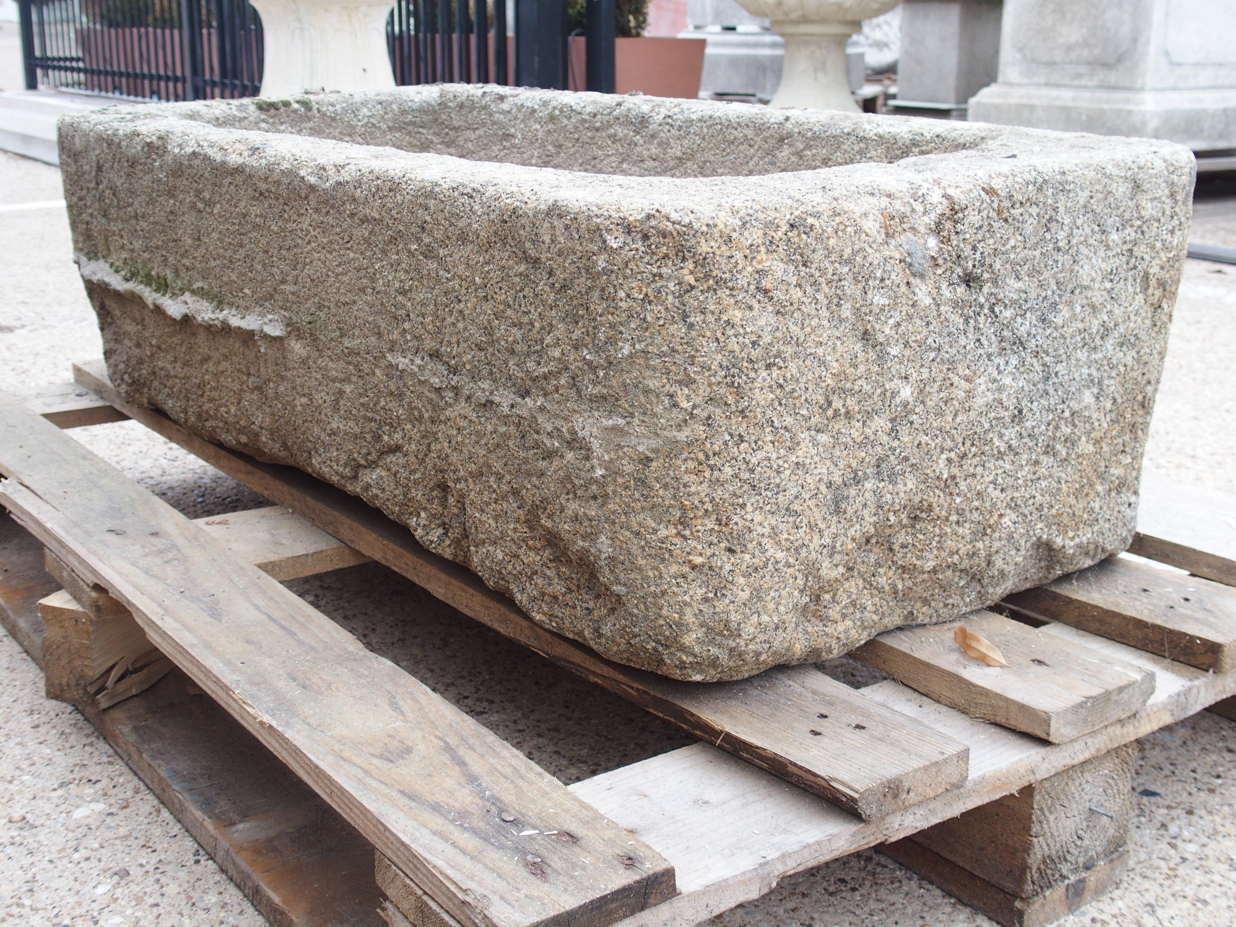 Antiker geschnitzter Granit-Bauerntopf aus der Normandie, Frankreich, 19. Jahrhundert im Zustand „Gut“ im Angebot in Dallas, TX
