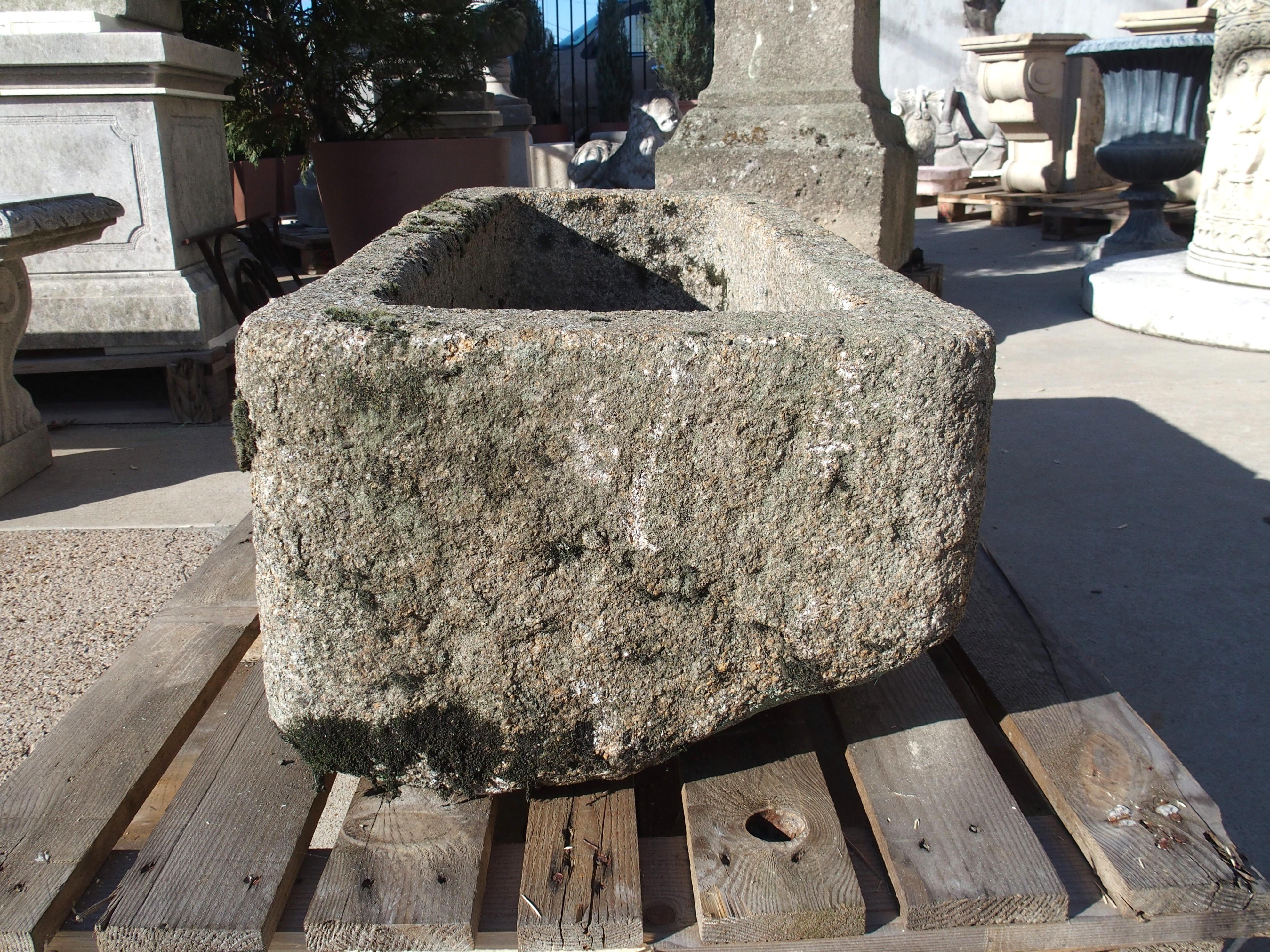 Antiguo Comedero de Granja de Granito Tallado de Normandía, Francia, Siglo XIX siglo XIX en venta