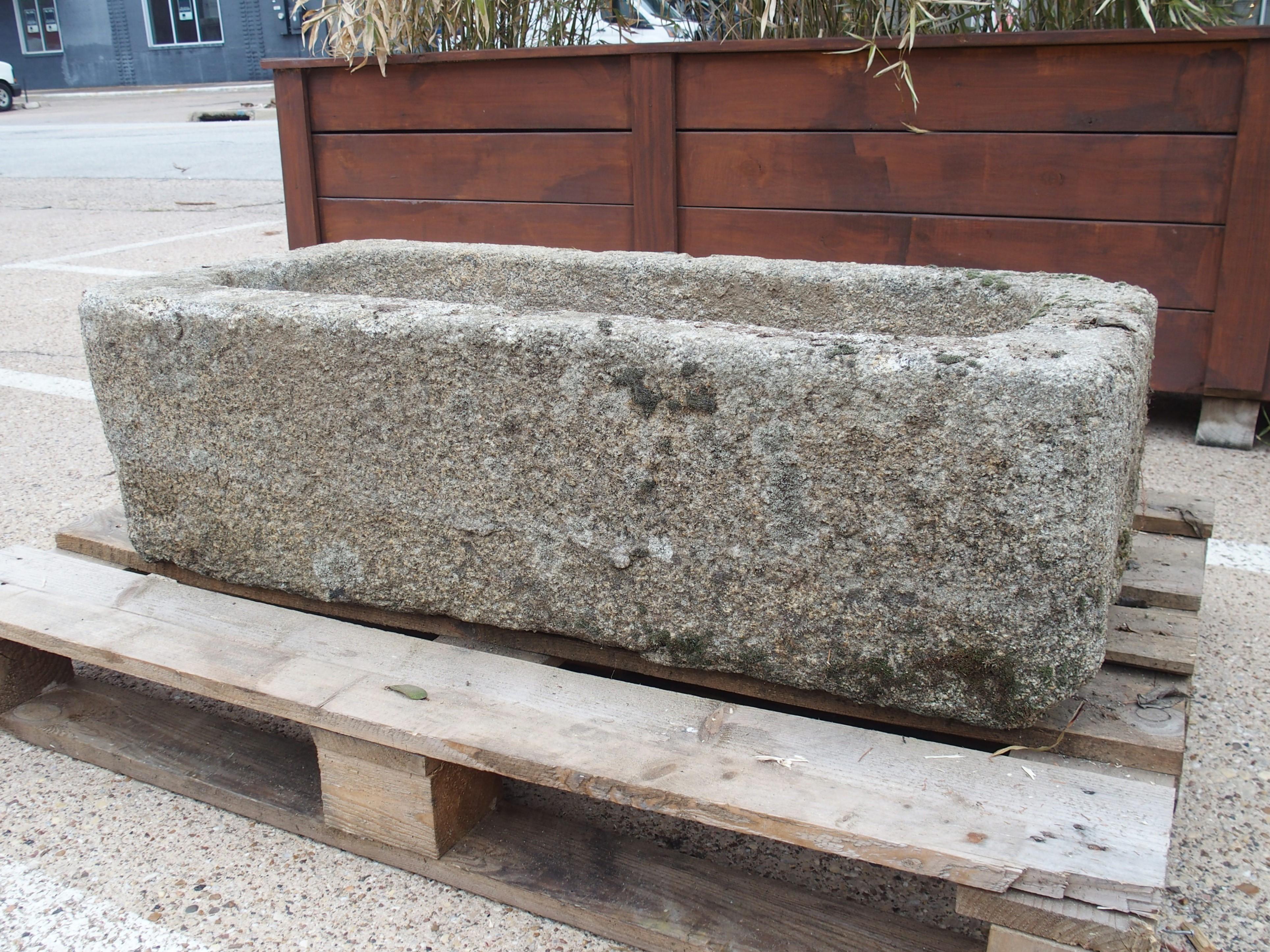 Antiker geschnitzter Granit-Bauerntopf aus der Normandie, Frankreich, 19. Jahrhundert im Angebot 1