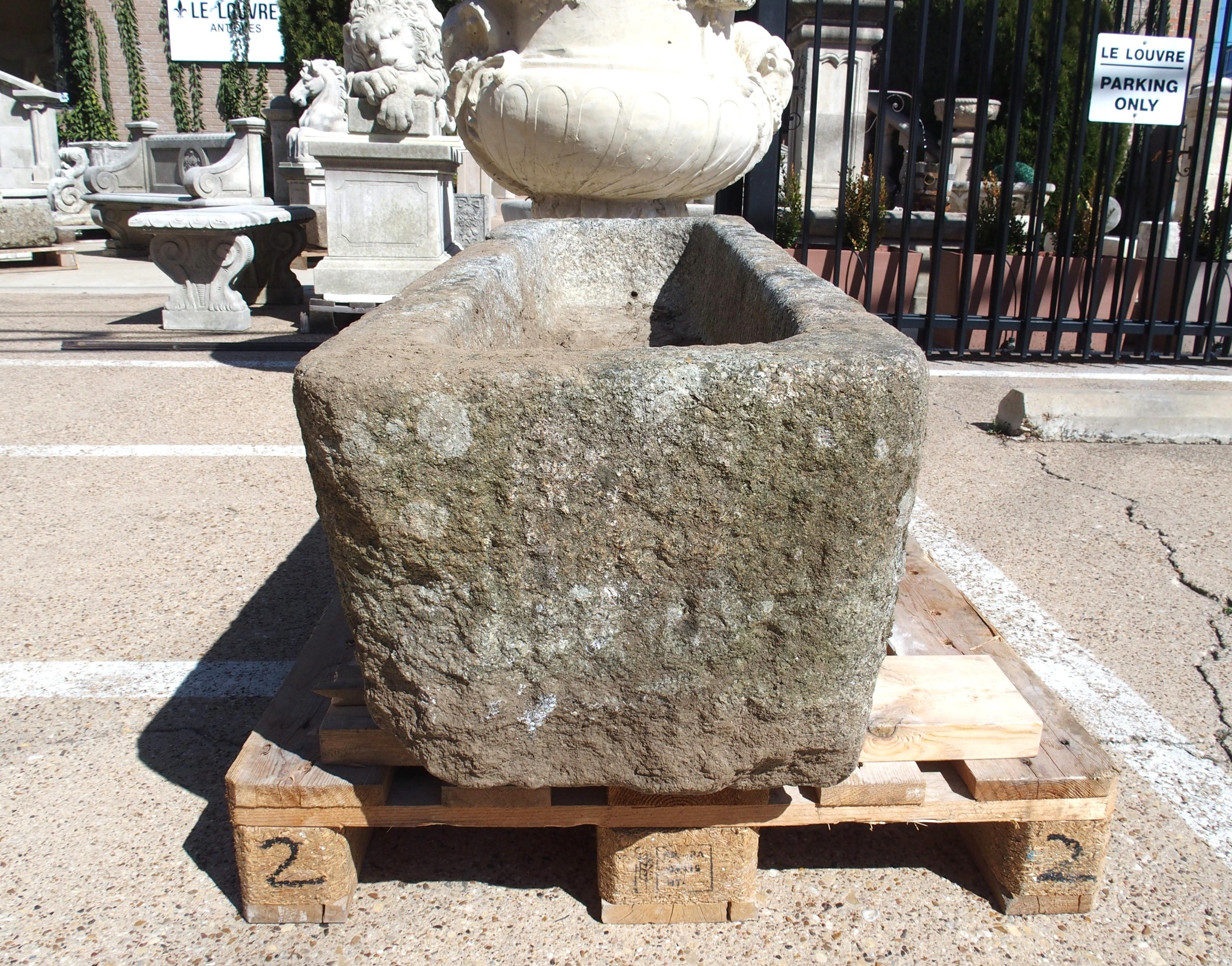 Ancienne auge de ferme en granit sculptée de Normandie, France, 19e siècle en vente 1