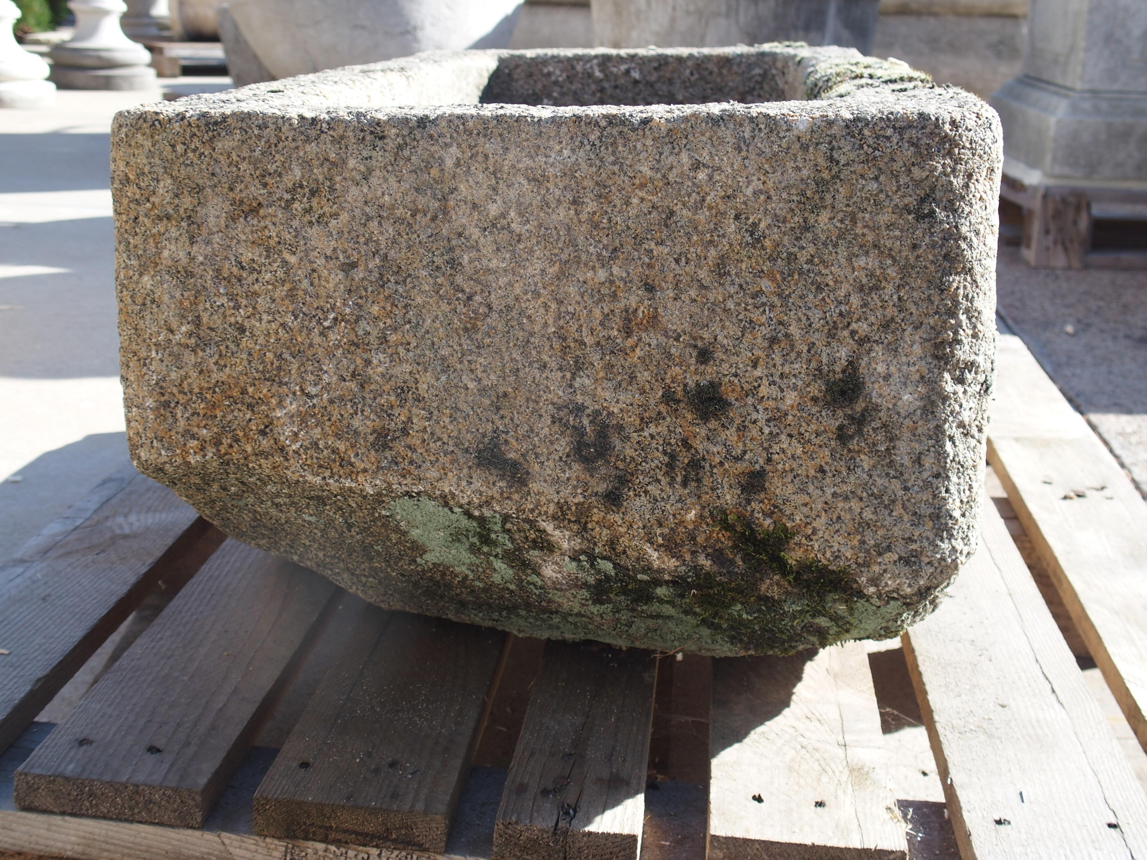 Antiguo Comedero de Granja de Granito Tallado de Normandía, Francia, Siglo XIX en venta 2