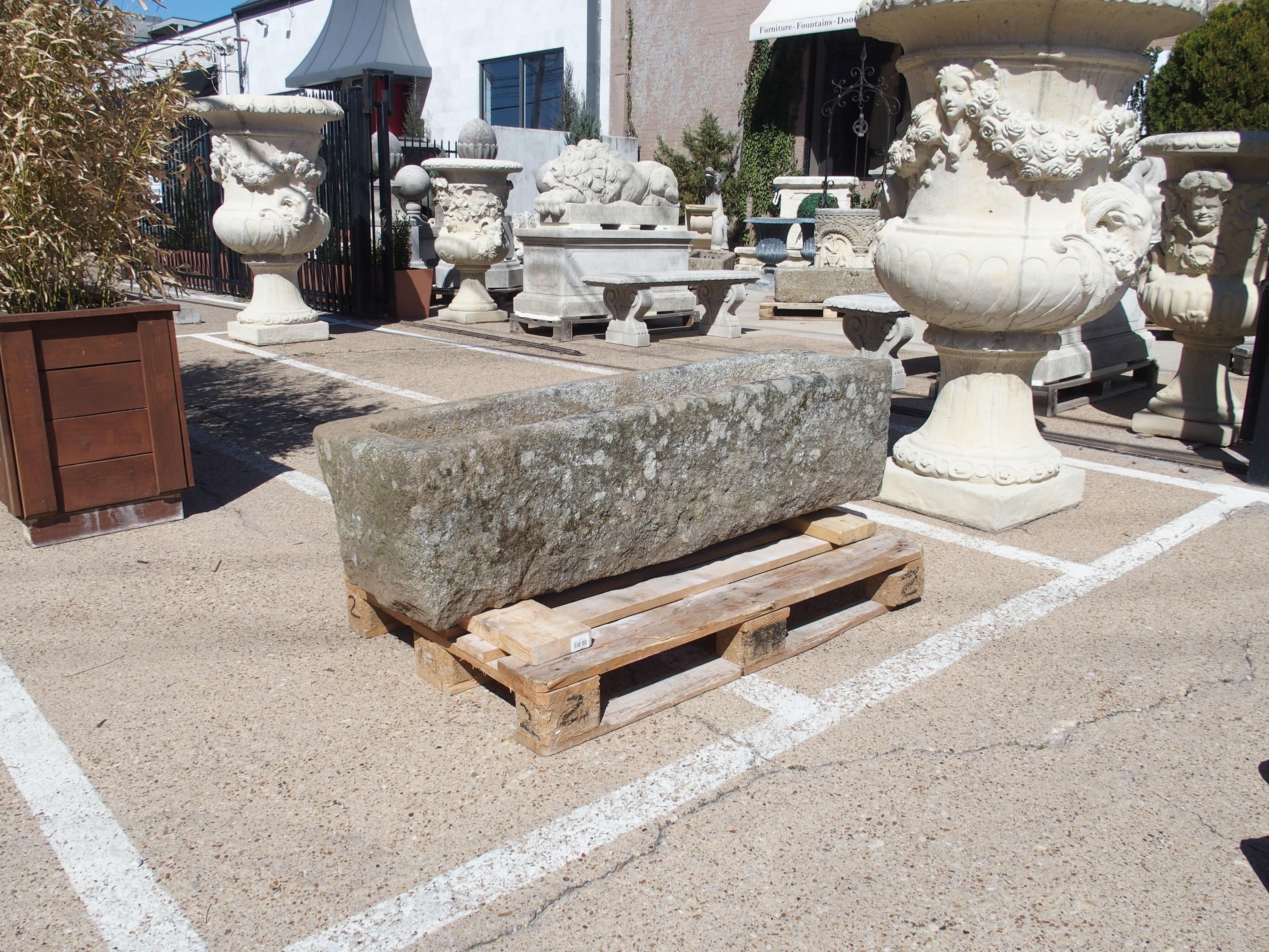 Ancienne auge de ferme en granit sculptée de Normandie, France, 19e siècle en vente 2