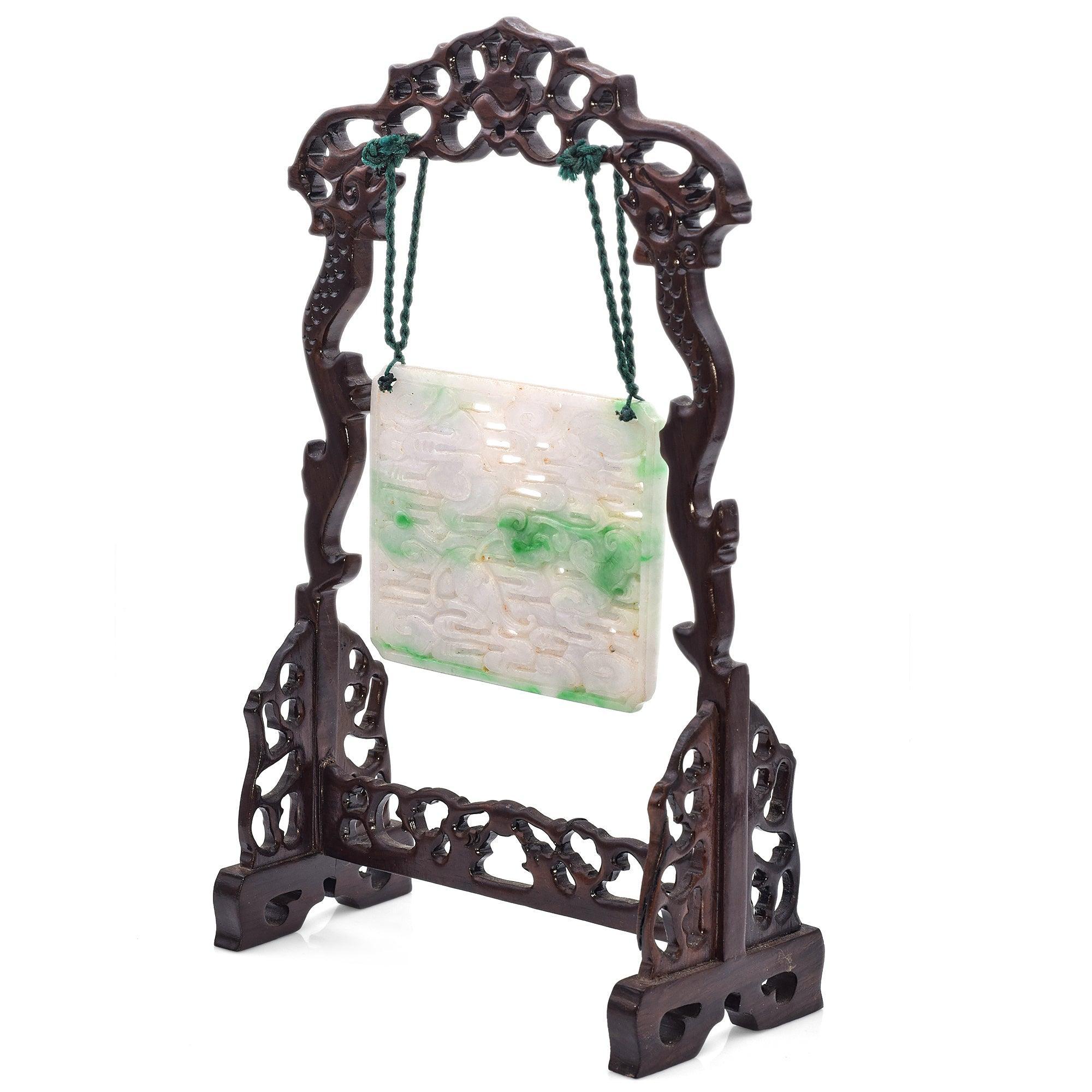 Poids : 301,6 grammes
Pierre : Jade, 3.75 x 3.25 pouces
Dimensions du support en bois : 10.25 x 6.5 x 3 pouces
Référence : BR-1318-061224-13