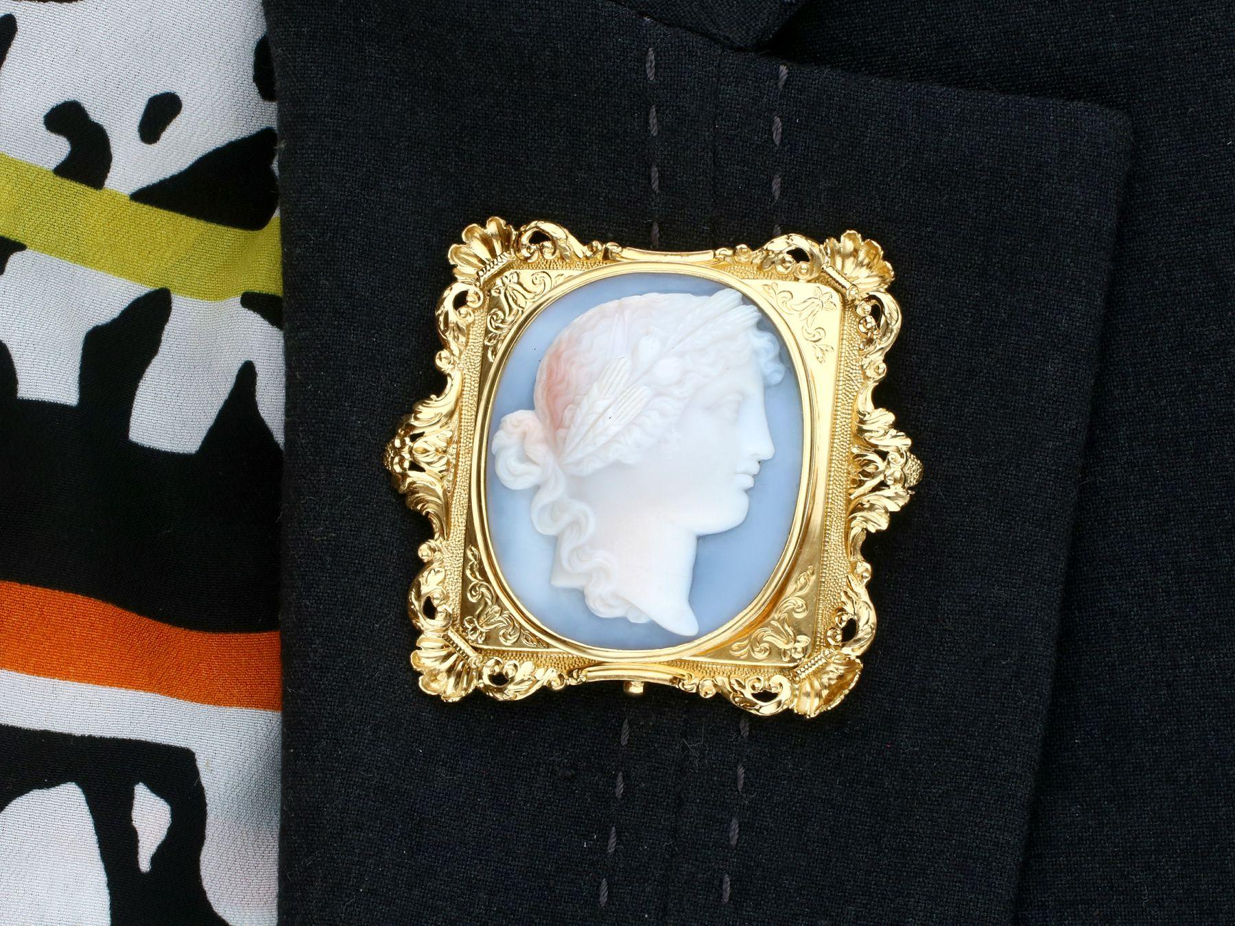 Antique Carved Hardstone and Yellow Gold Cameo Brooch, circa 1860 For Sale 5