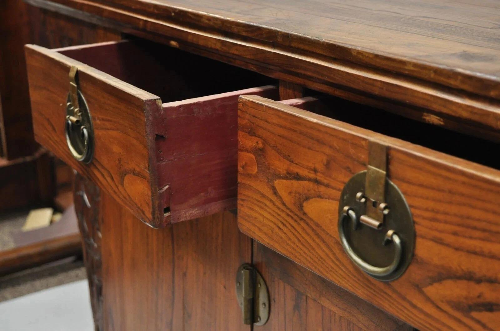 Antique Carved Hardwood Chinese Altar Console Table Sideboard Buffet Credenza im Zustand „Gut“ im Angebot in Philadelphia, PA