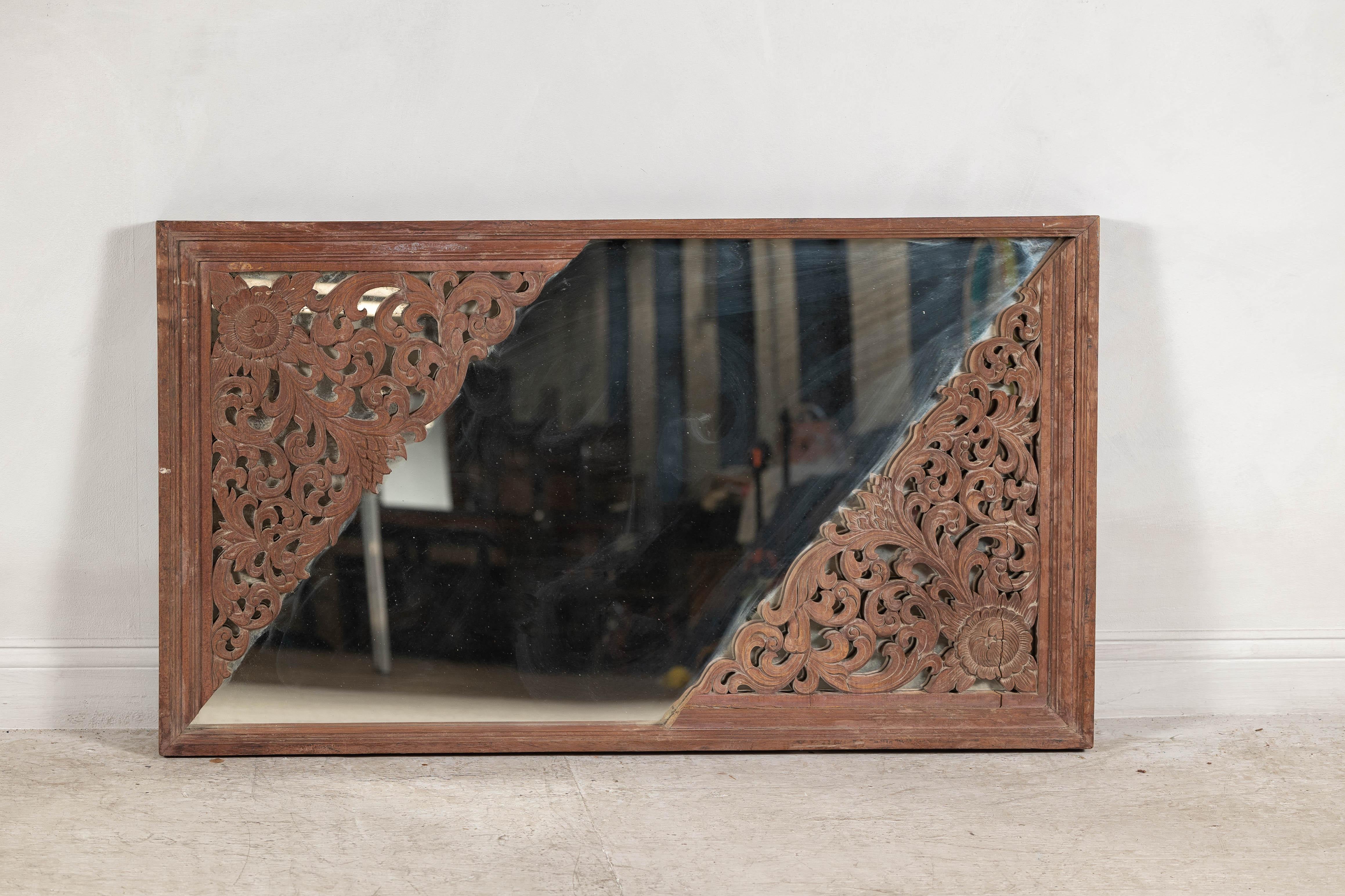 Miroir ancien en bois dur sculpté avec rinceaux floraux, début du 20e siècle en vente 4