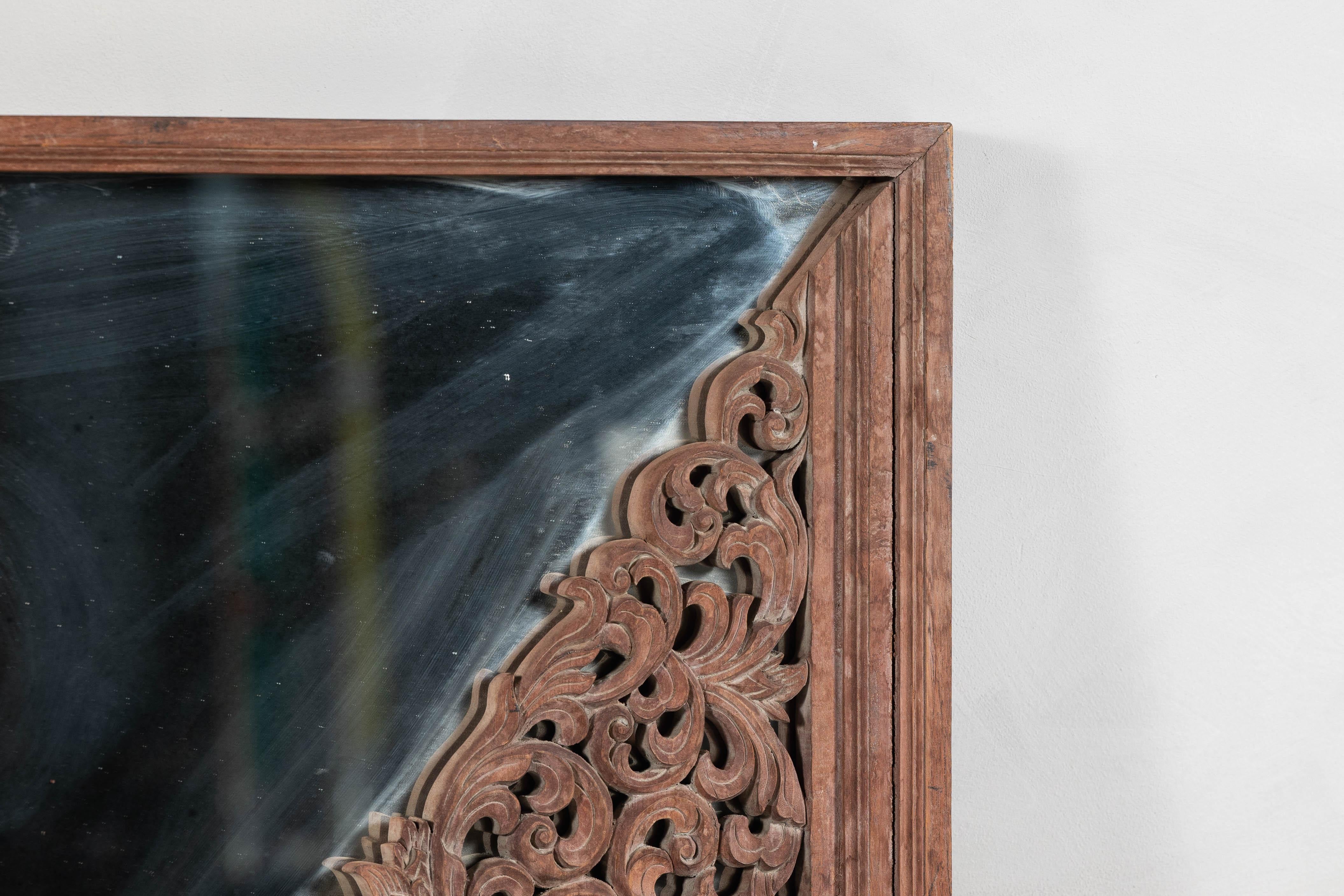Miroir ancien en bois dur sculpté avec rinceaux floraux, début du 20e siècle en vente 1