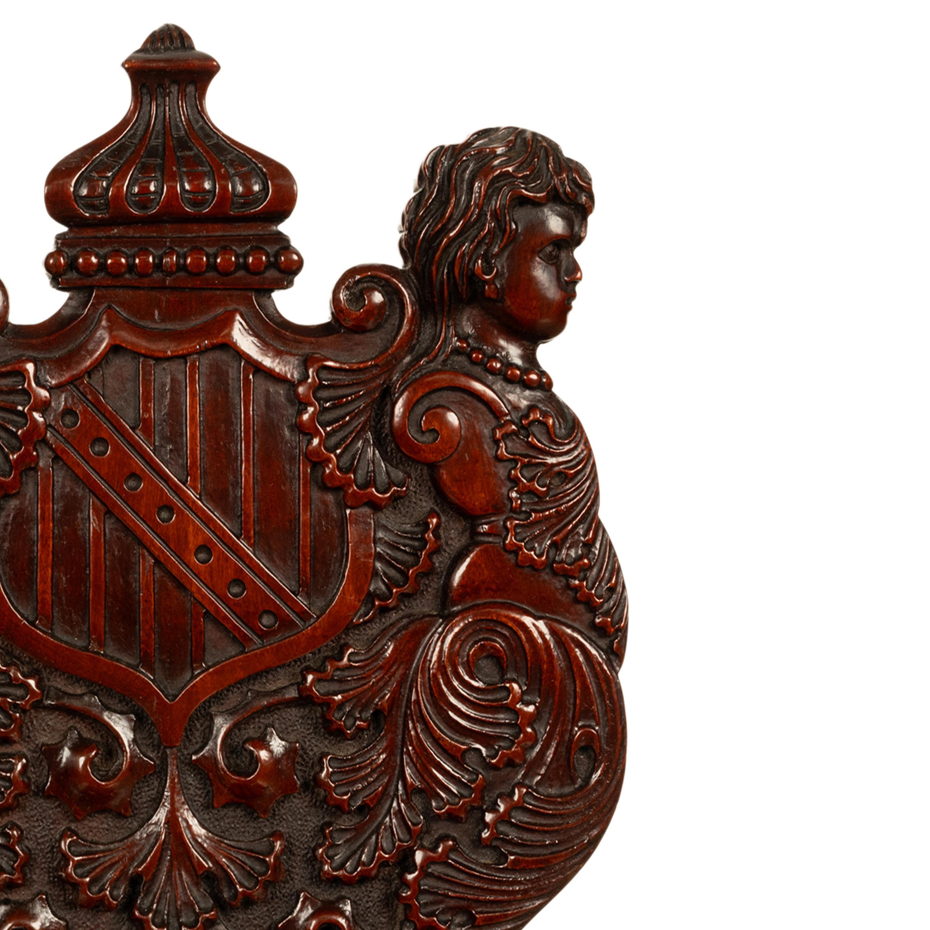 Antiker geschnitzter italienischer Renaissance-Revival-Sgabello-Stuhl Wappen & Putten im Angebot 5