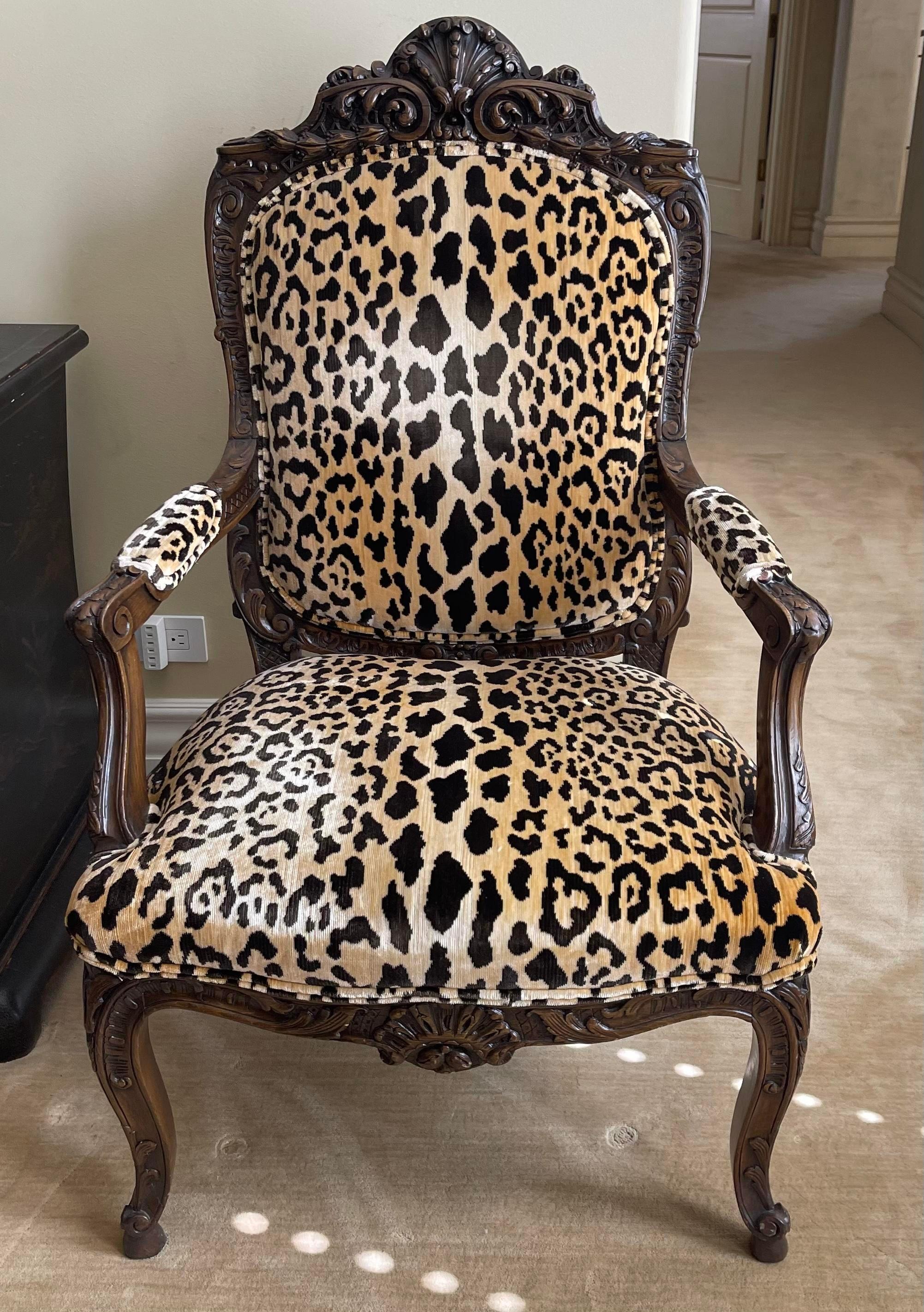 Antique Carved Italian Walnut Arm Chair With Scalamandre Leopardo Silk Velvet In Good Condition In LOS ANGELES, CA