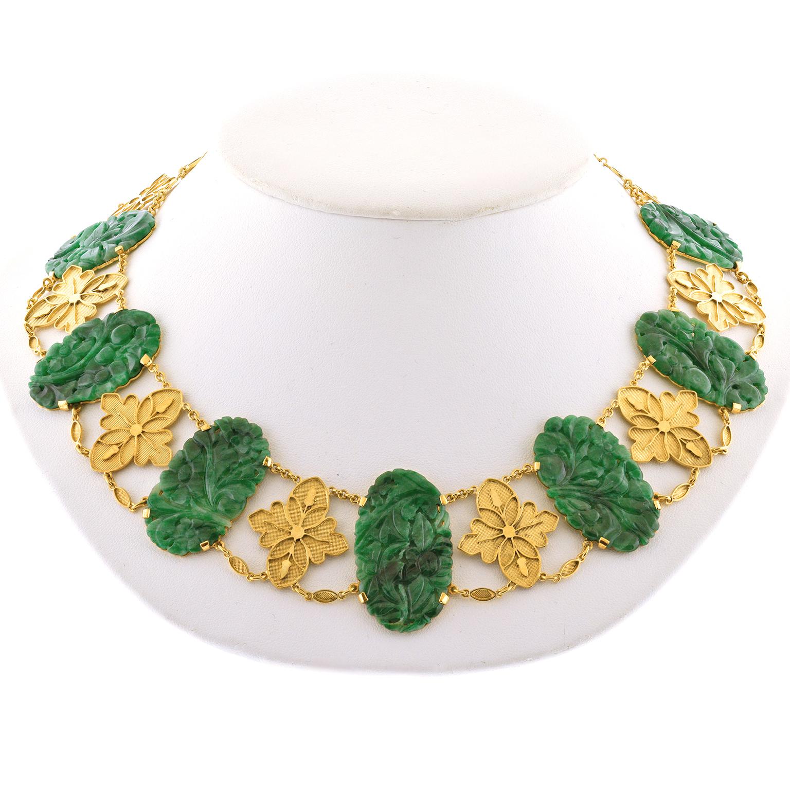 Antike geschnitzte Halskette aus Jade und Gold 14k im Angebot 3