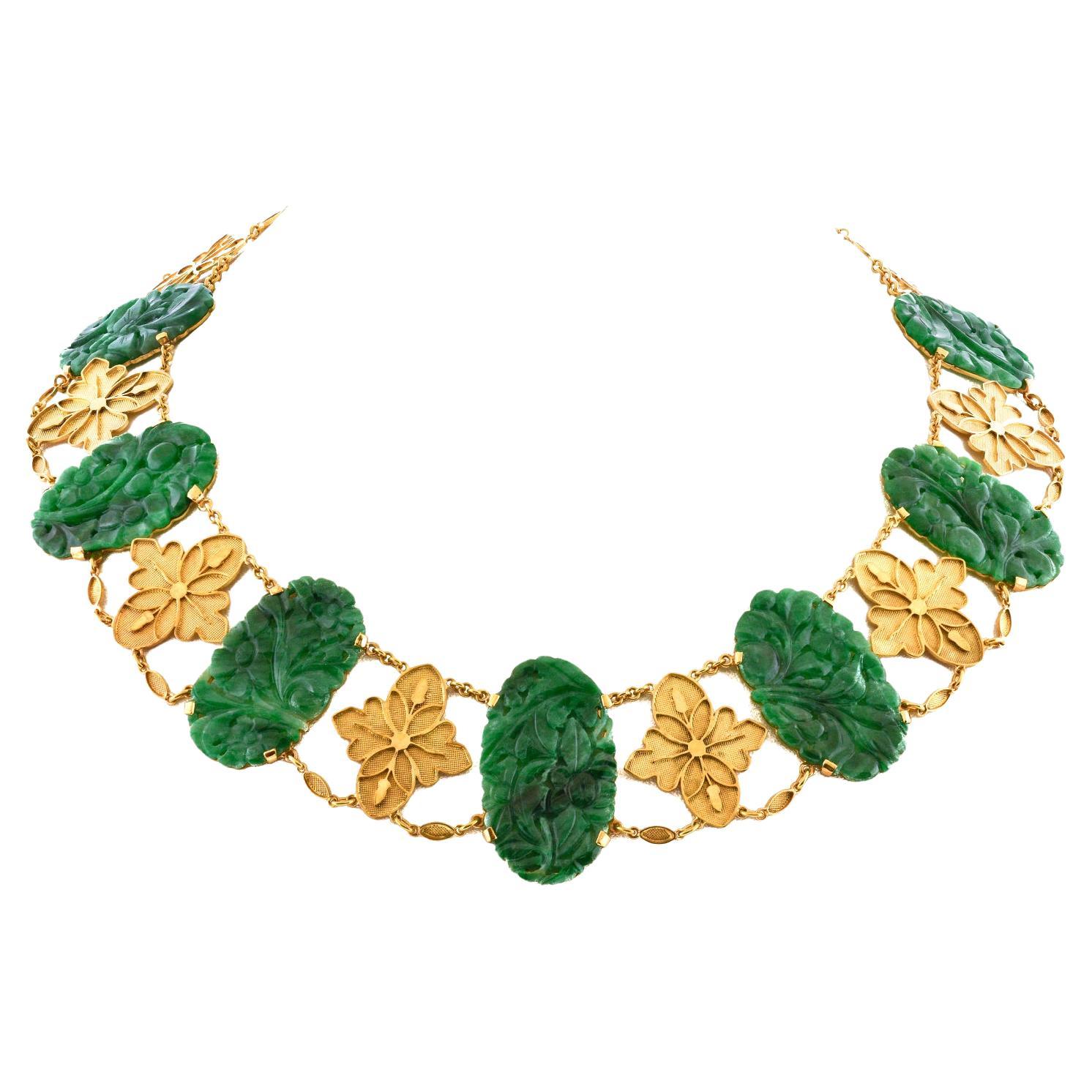 Antike geschnitzte Halskette aus Jade und Gold 14k im Angebot