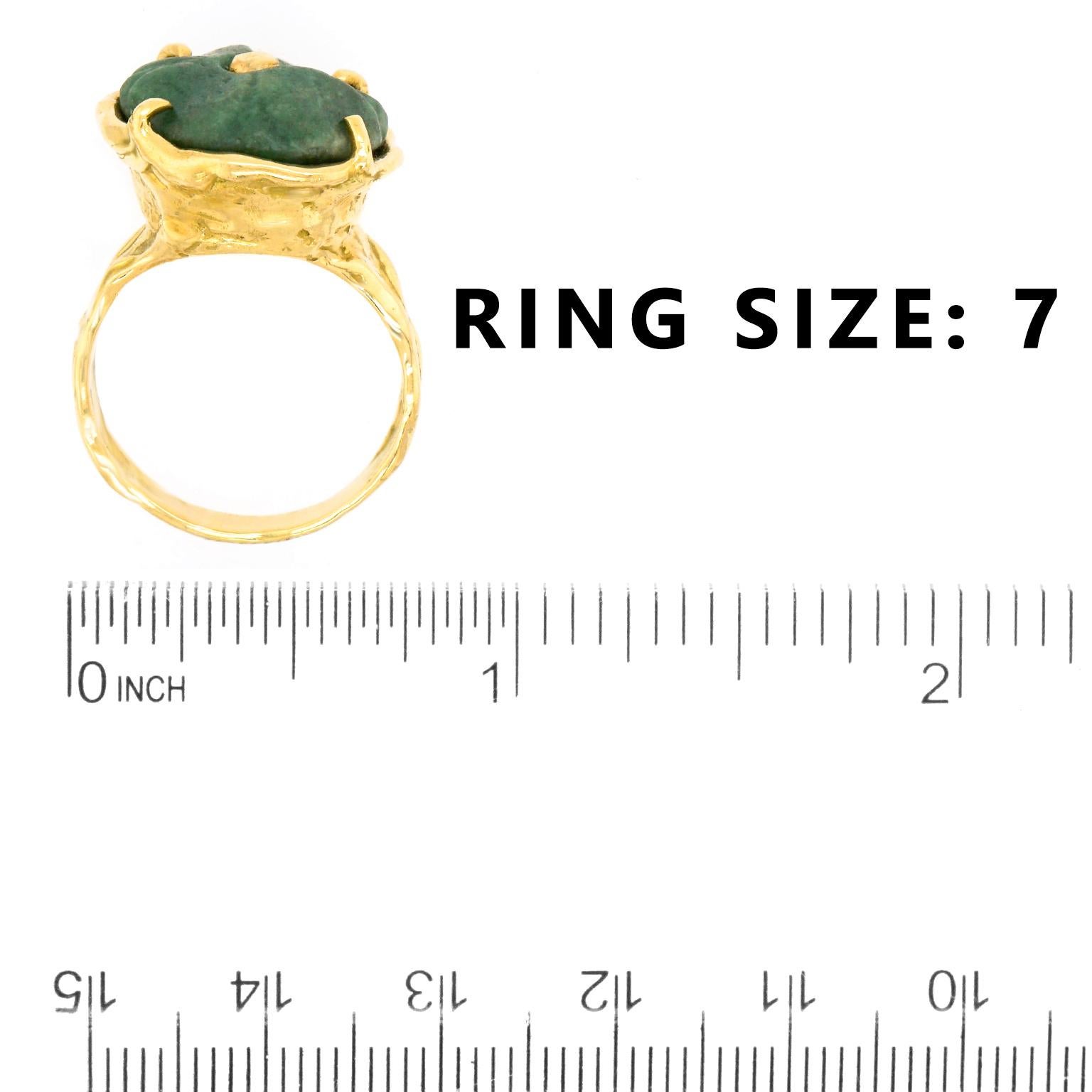 Antique Carved Jade-Set Gold Ring In Excellent Condition In Litchfield, CT
