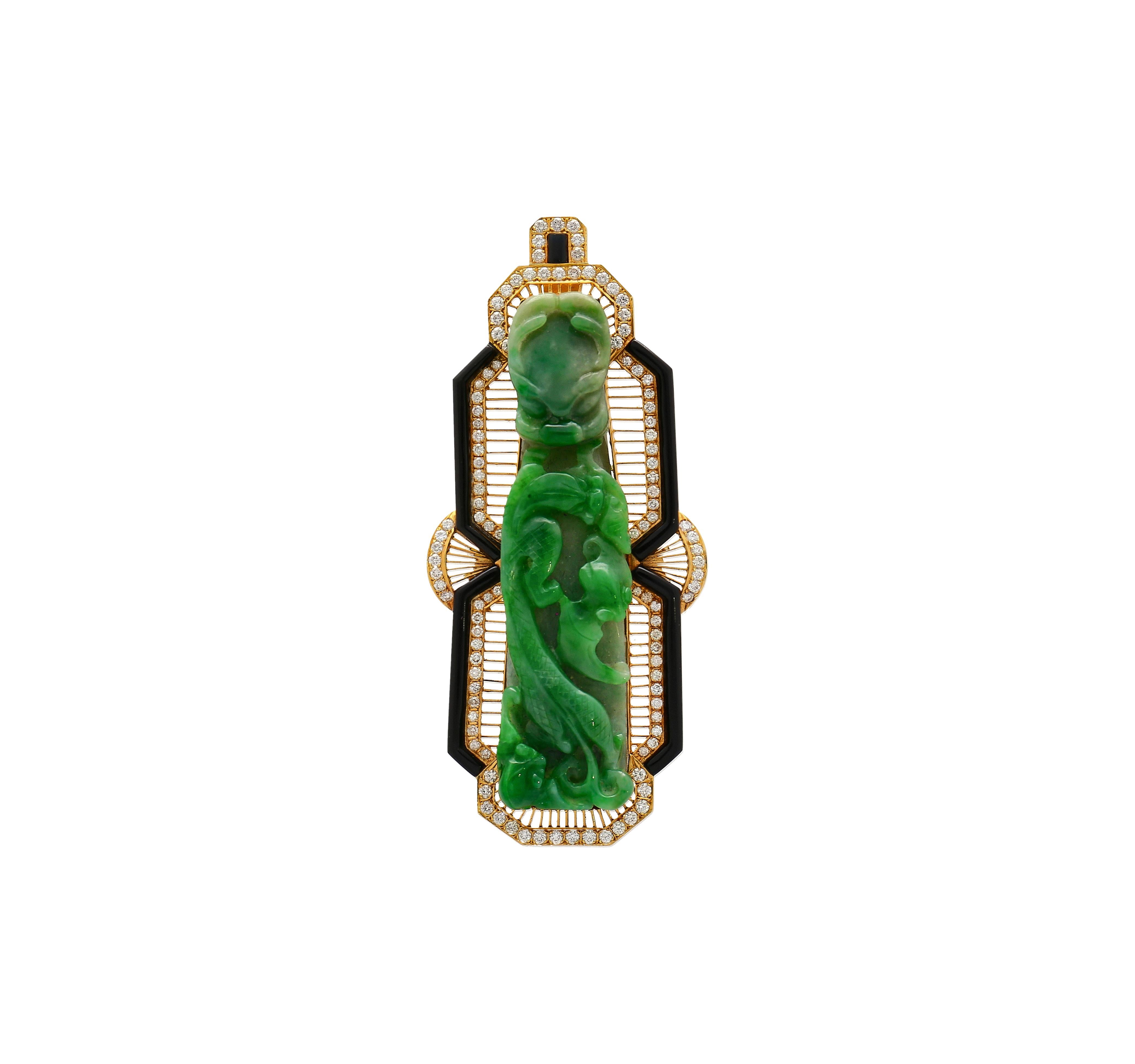 Cette pièce est une magnifique relique antique aux origines incroyables. Le jade jadéite est connu sous le nom de type A, sans rehaussement de résine. Fabriqué à partir d'un motif 