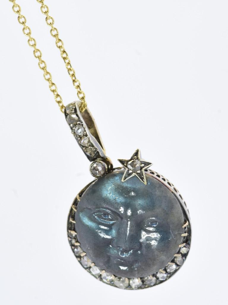 Antico ciondolo in labradorite intagliata con diamante rosa 
