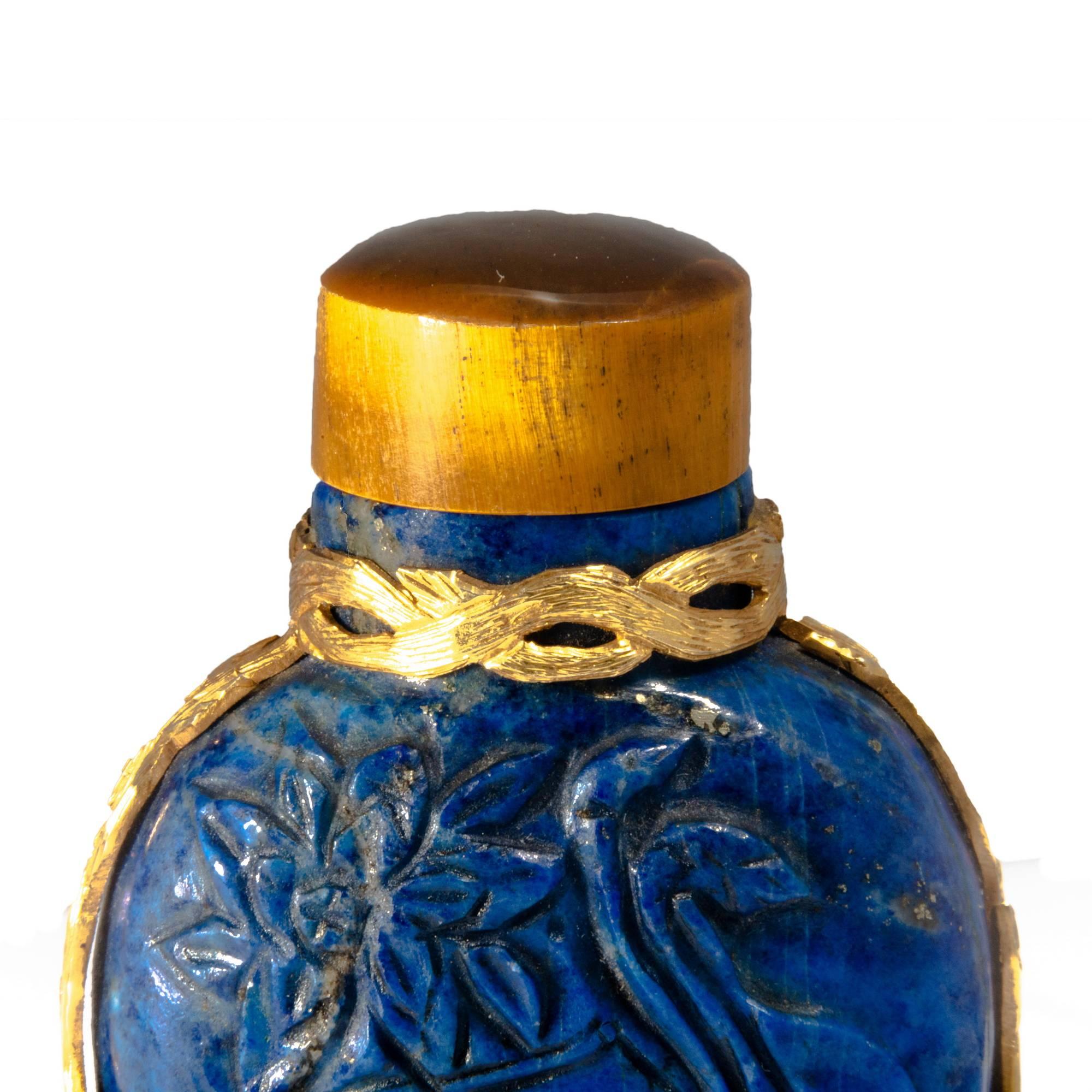 Antique Carved Lapis Lazuli 18K Gold and Wood Snuff Bottle For Sale 5