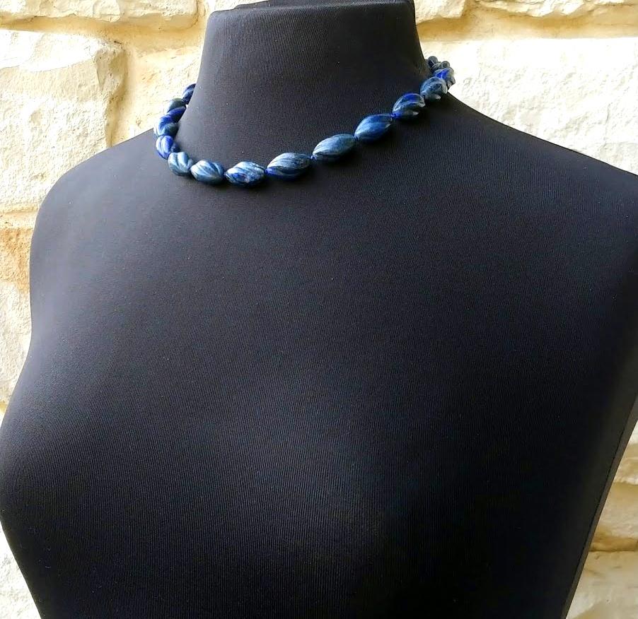 Antique Carved Lapis Lazuli Necklace In Excellent Condition For Sale In Chesterland, OH