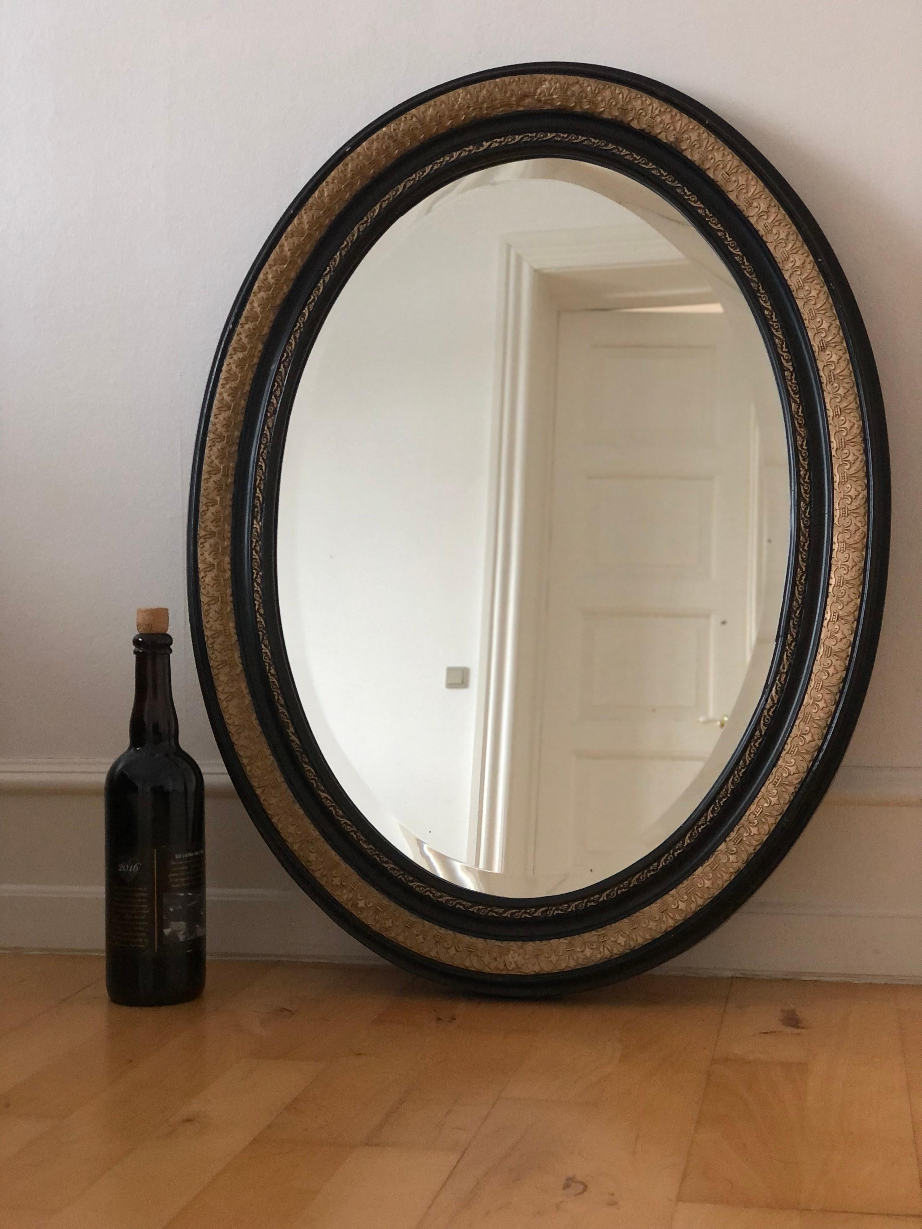 Antique Carved Louis Philippe Oval Mirror In Black and Gold France Late 19th Cen In Good Condition In Sakskøbing, DK