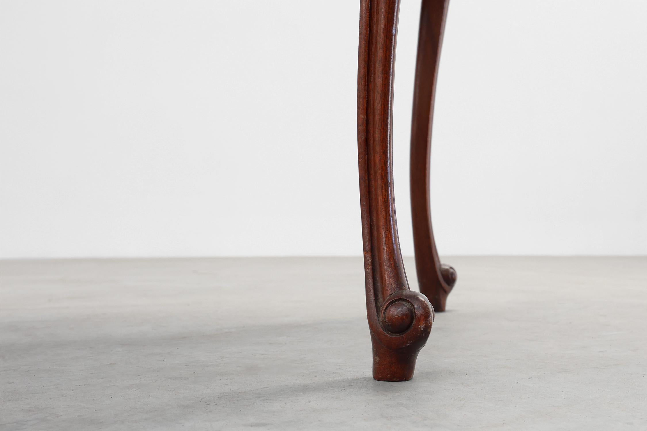 Table d'appoint ancienne sculptée de style LOUIS XV, France ca. 1900 en vente 5