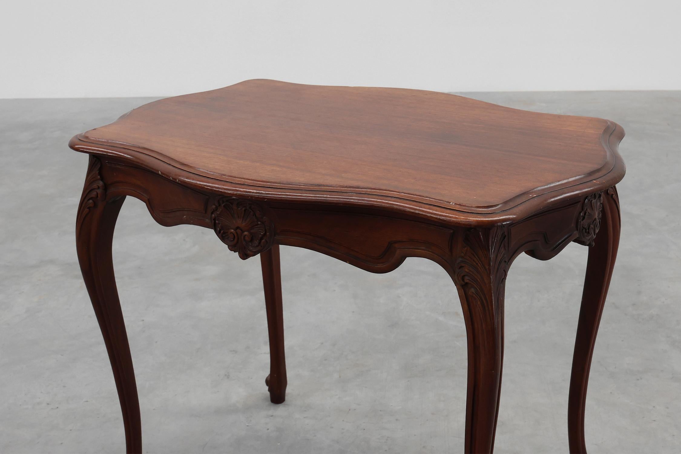 Table d'appoint ancienne sculptée de style LOUIS XV, France ca. 1900 en vente 1