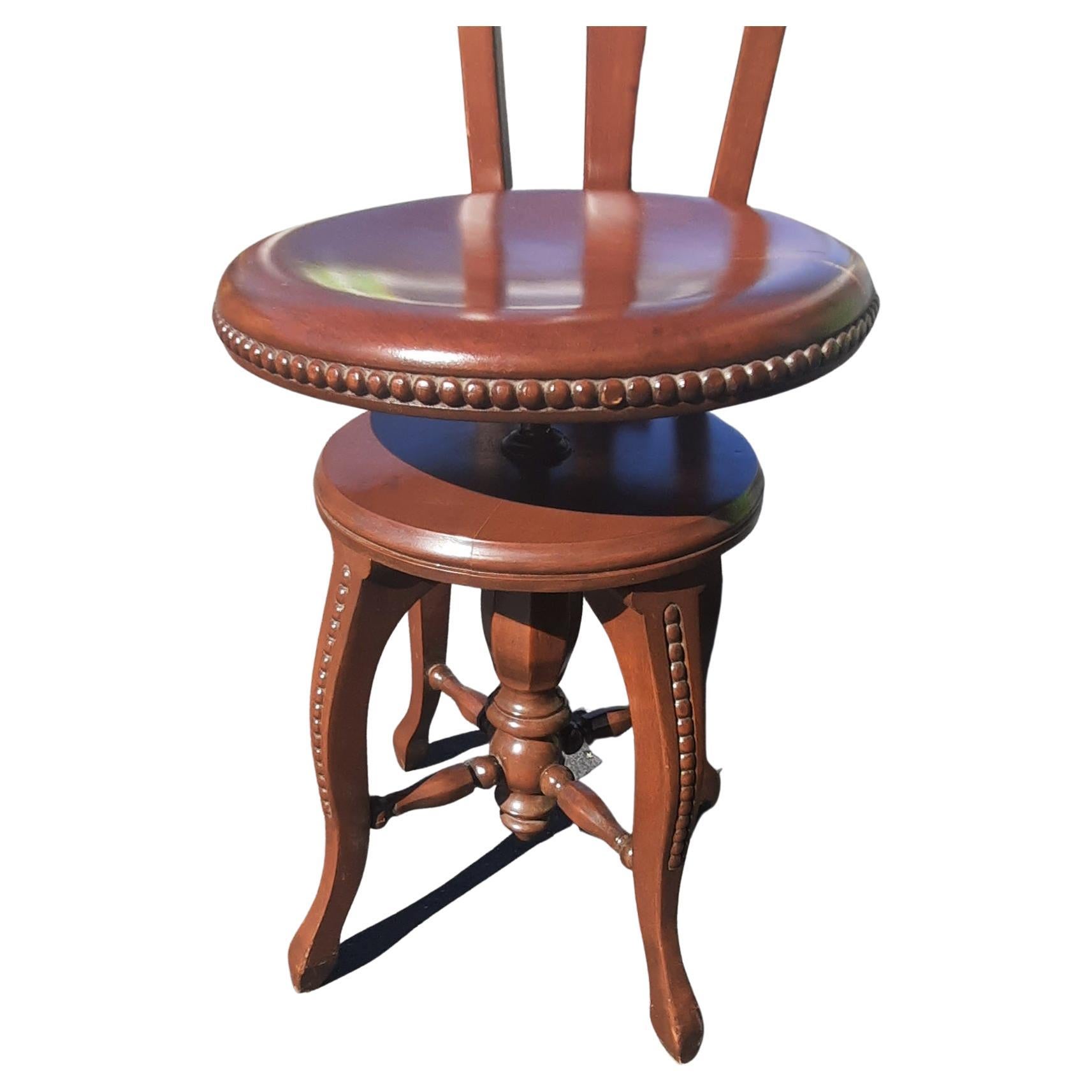Fait main Ancienne chaise à assise réglable en acajou sculpté, tabouret de salle à musique en vente