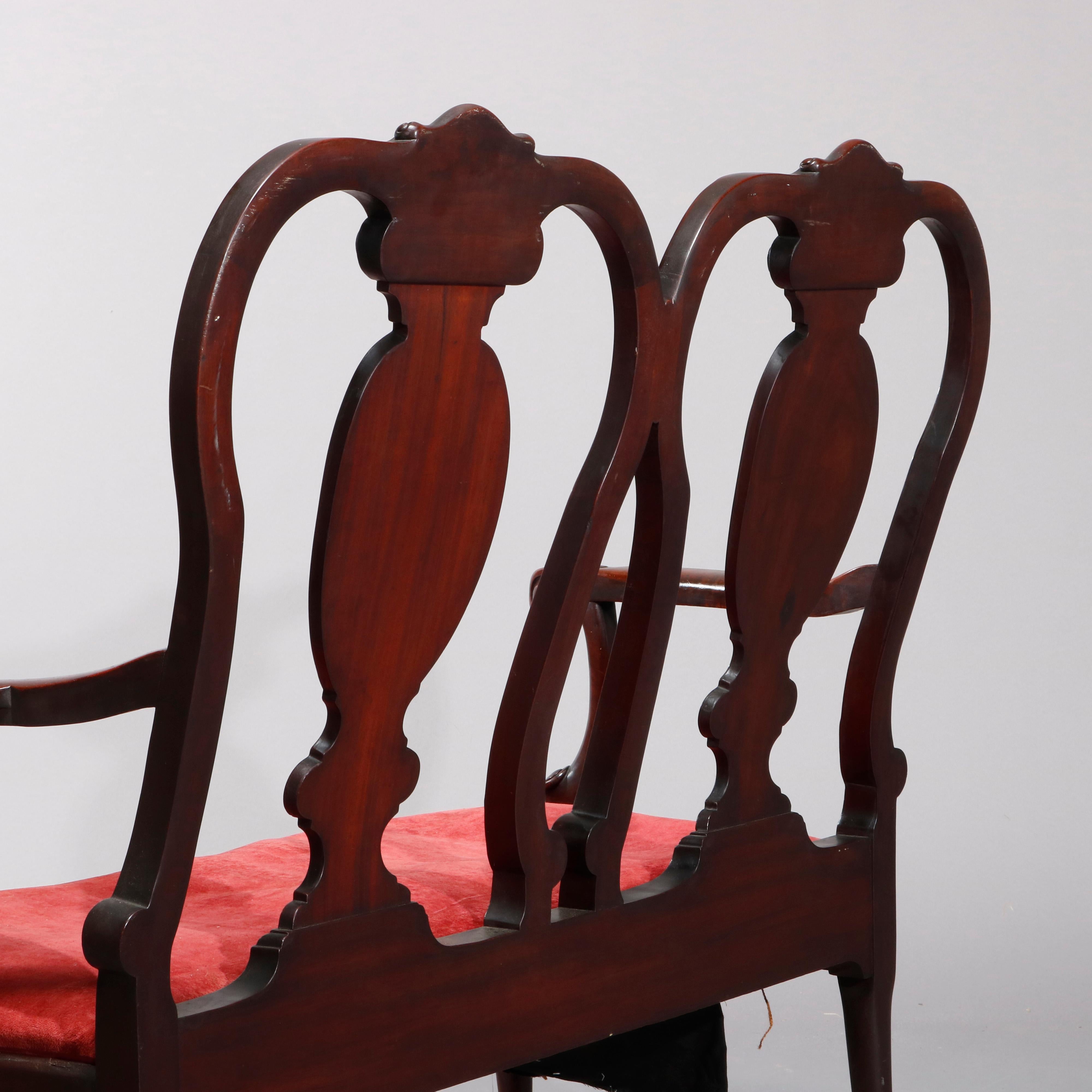 Antike geschnitzte Chippendale-Doppelsitze aus Mahagoni, um 1900 im Zustand „Gut“ im Angebot in Big Flats, NY