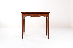 Ancienne table de jeu pliante en acajou sculpté, fin du 19e siècle