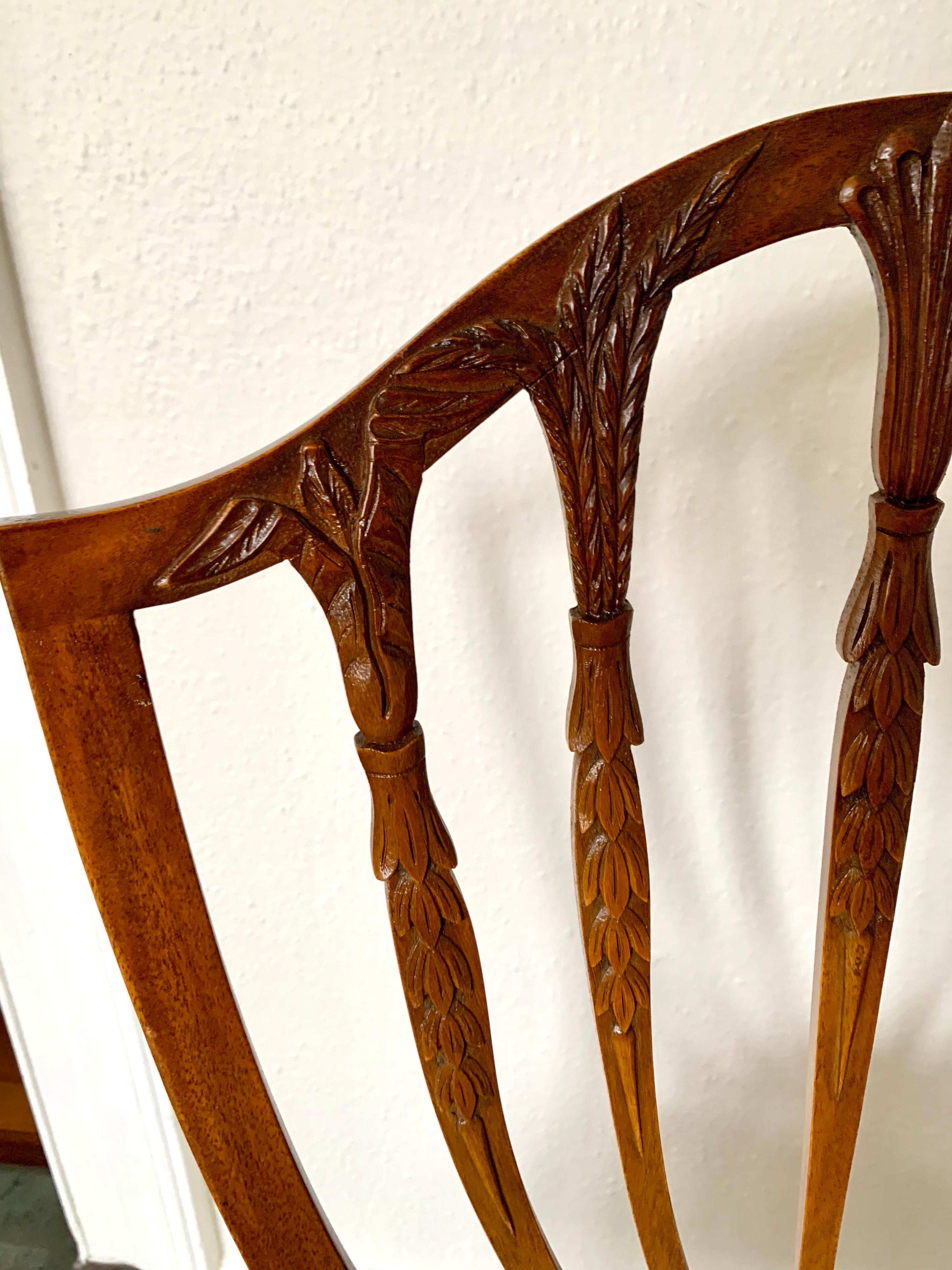 Antique Carved Mahogany Hepplewhite Wheat Shield Back Dining Chairs, circa 1840s In Good Condition In West Hartford, CT