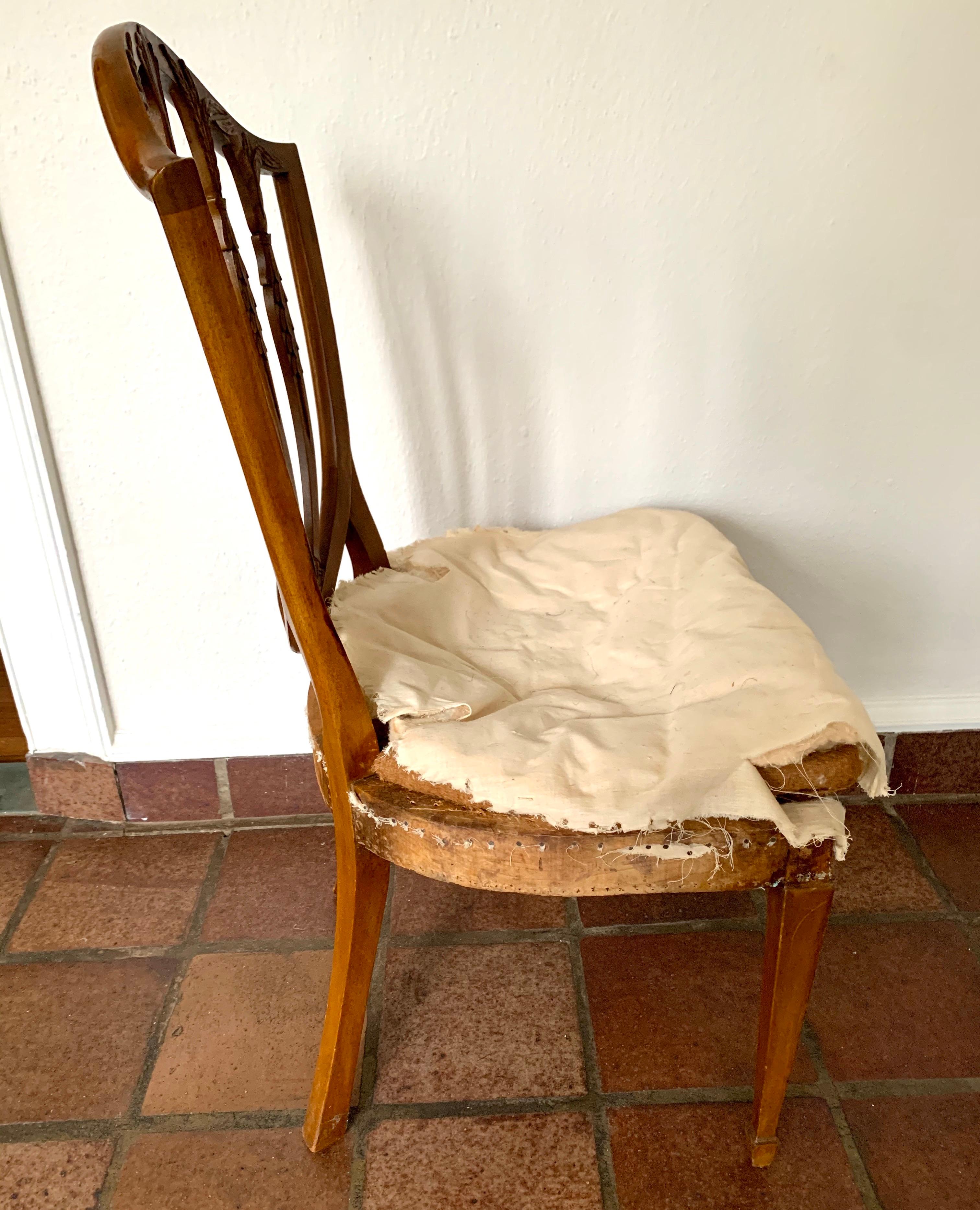 Mid-19th Century Antique Carved Mahogany Hepplewhite Wheat Shield Back Dining Chairs, circa 1840s