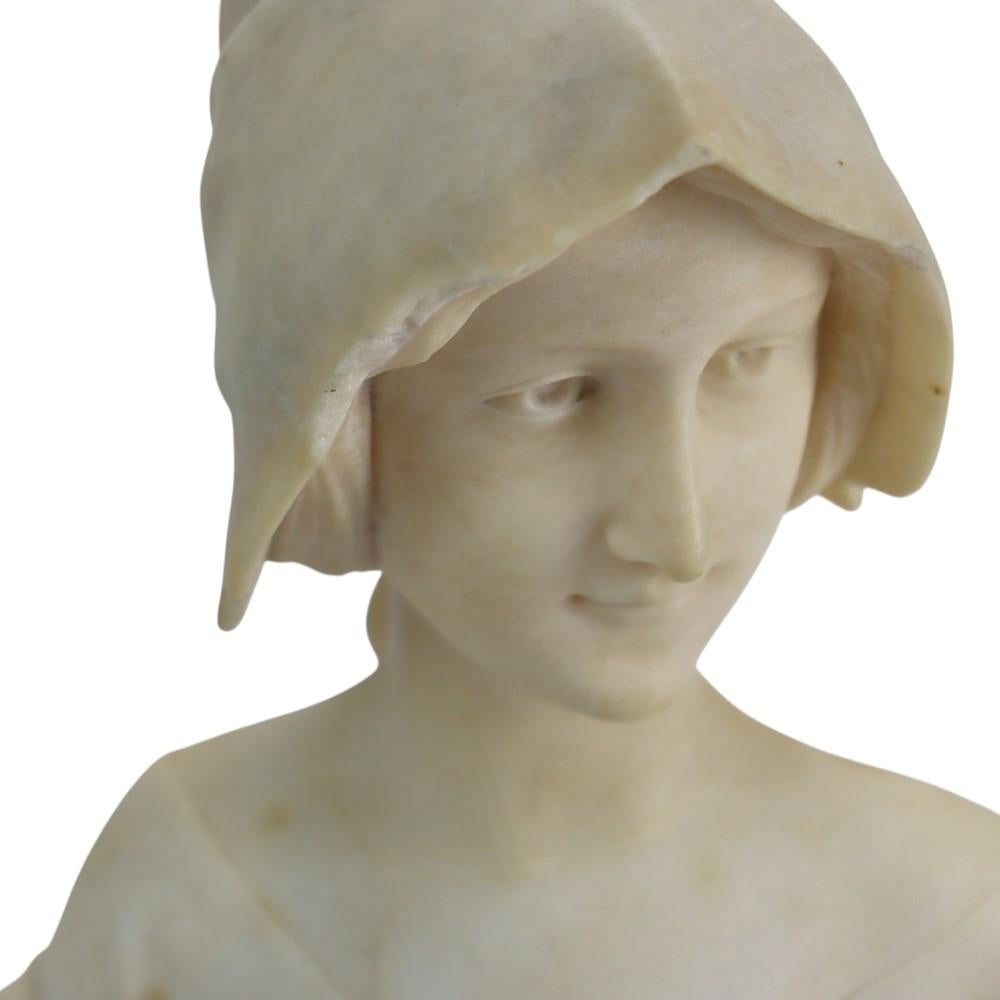 Antico busto in marmo scolpito di Giovanna d'Arco del XIX secolo

Misure: 9 3/4