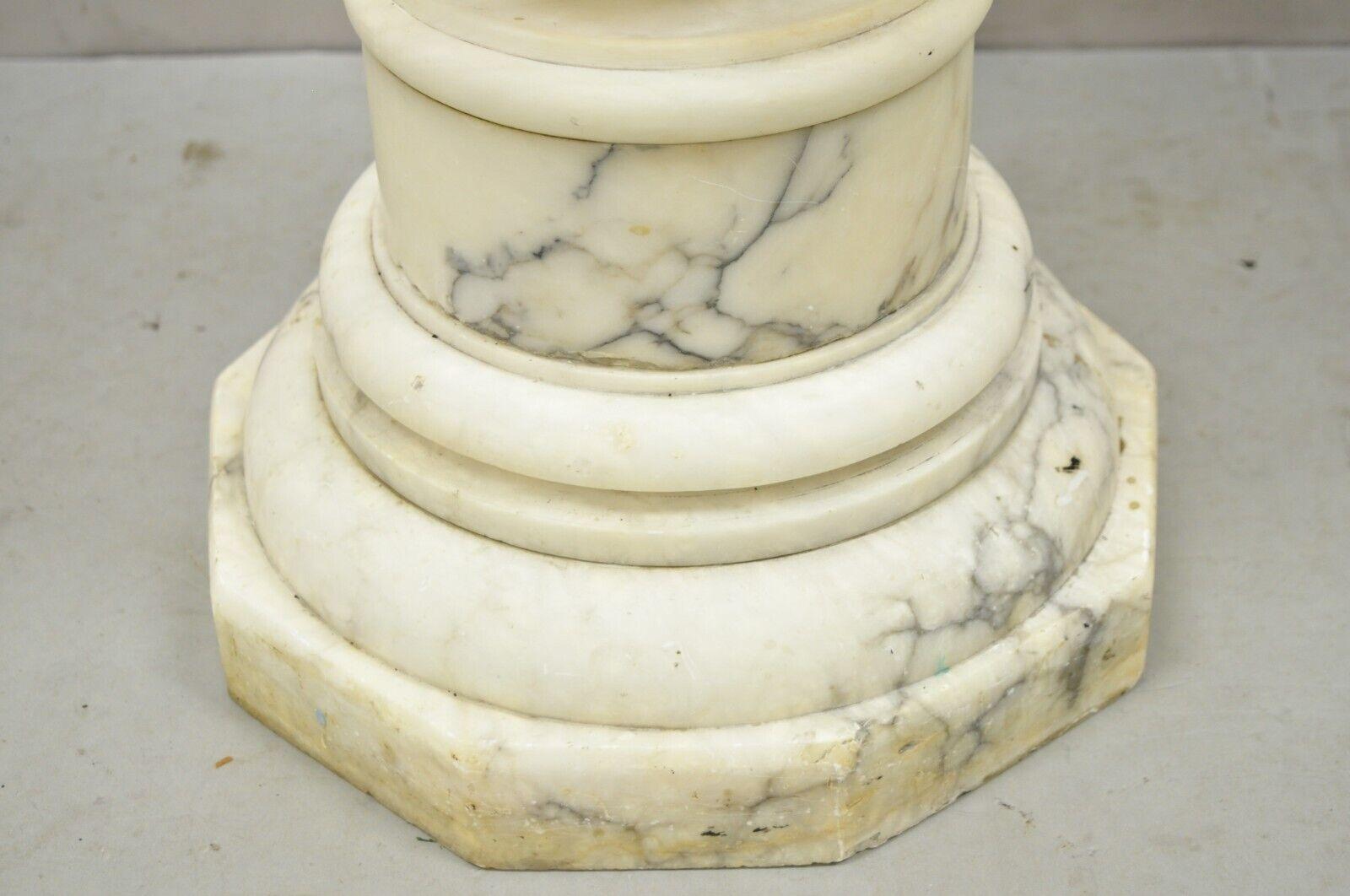 Antike geschnitzte Marmorsäule im neoklassischen Stil 25