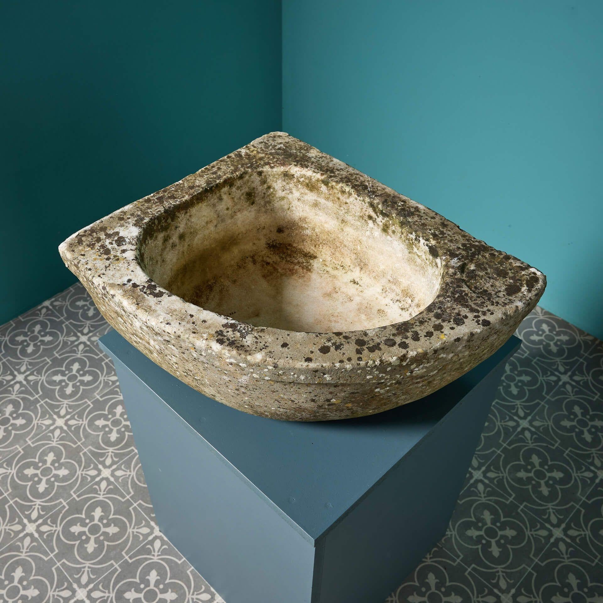 Antique Carved Marble Corner Bow Shaped Basin In Fair Condition For Sale In Wormelow, Herefordshire