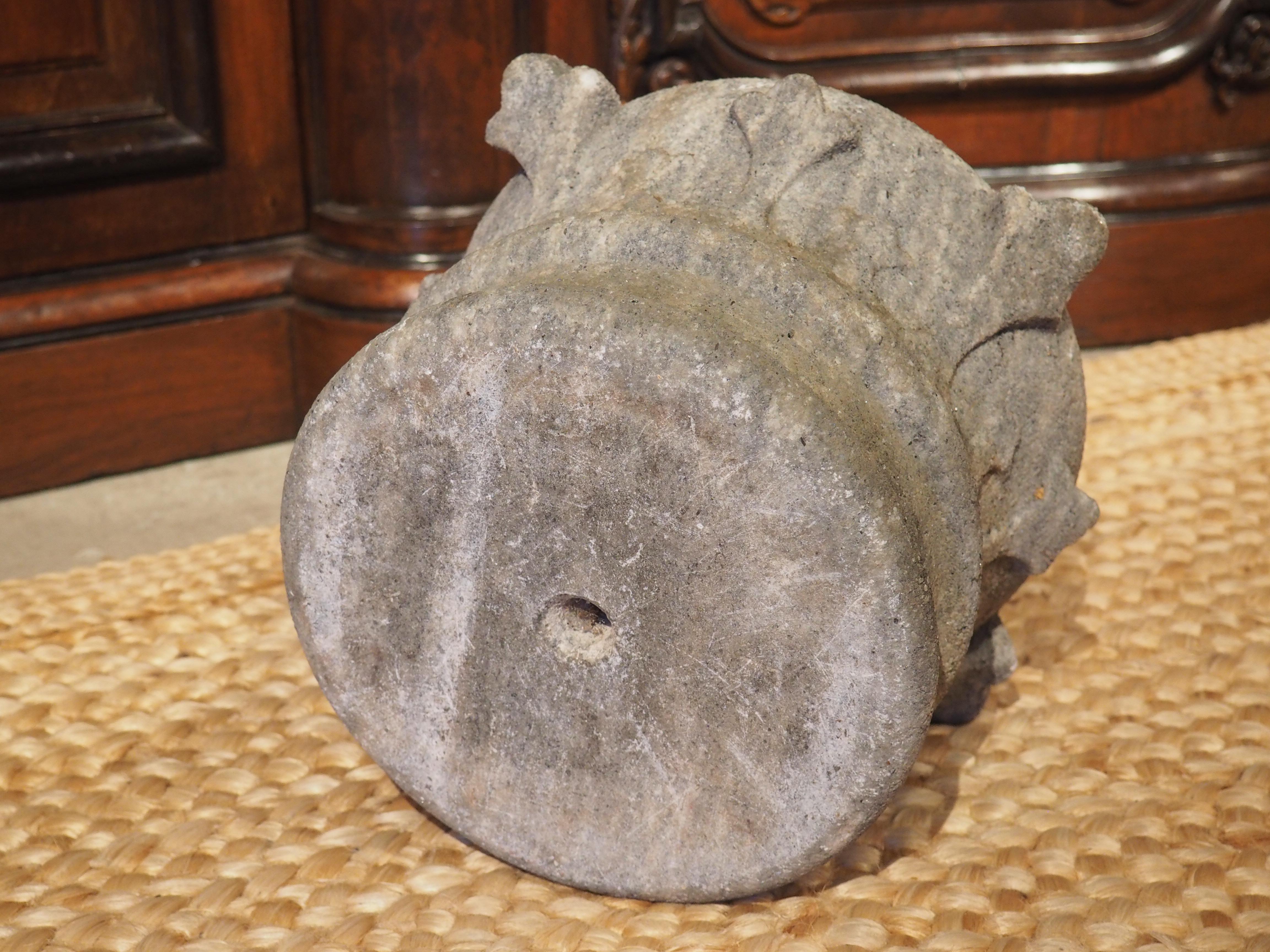 Antique Carved Marble Crown Finial from Italy, 19th Century For Sale 7