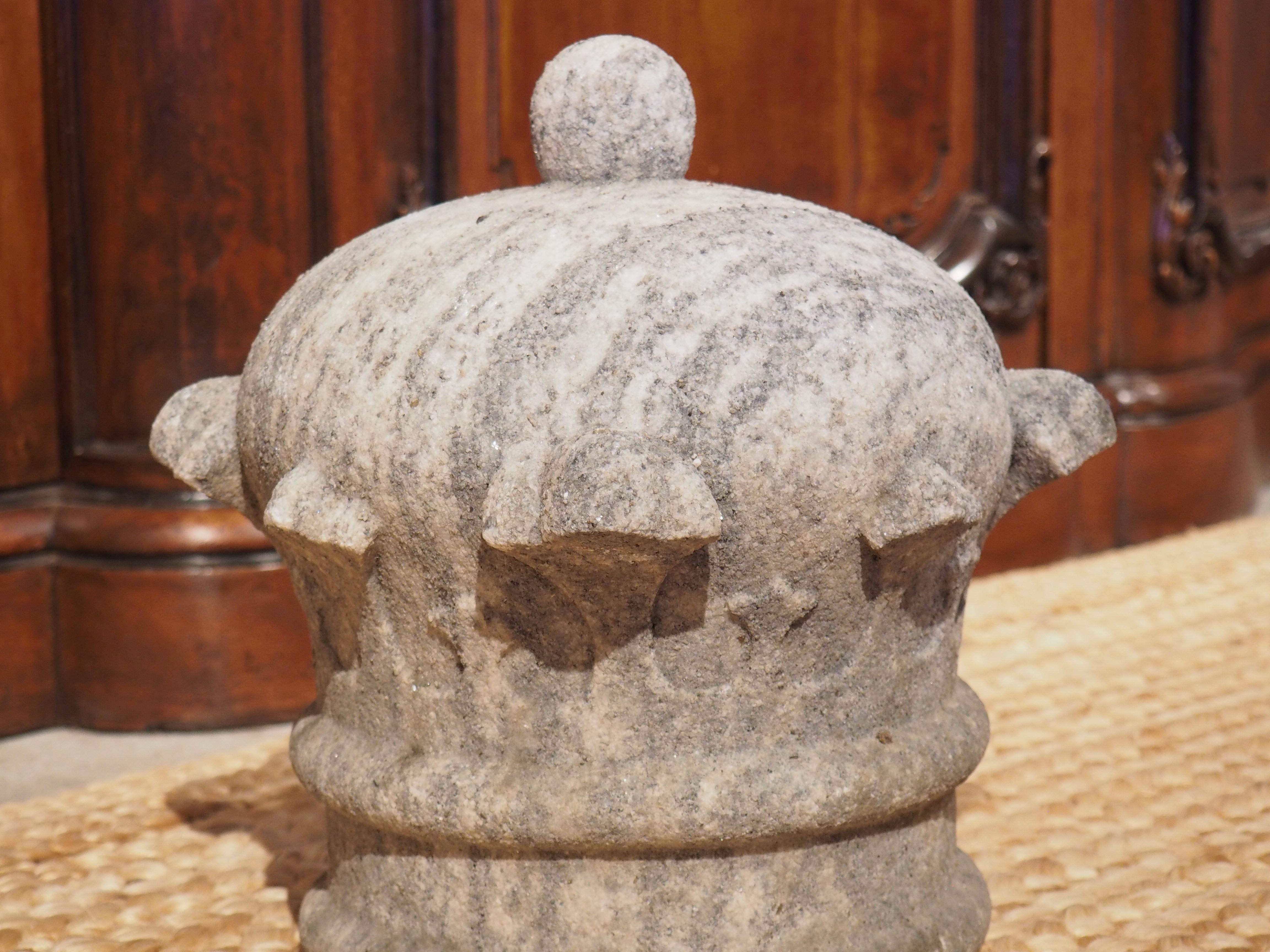 Antique Carved Marble Crown Finial from Italy, 19th Century For Sale 3