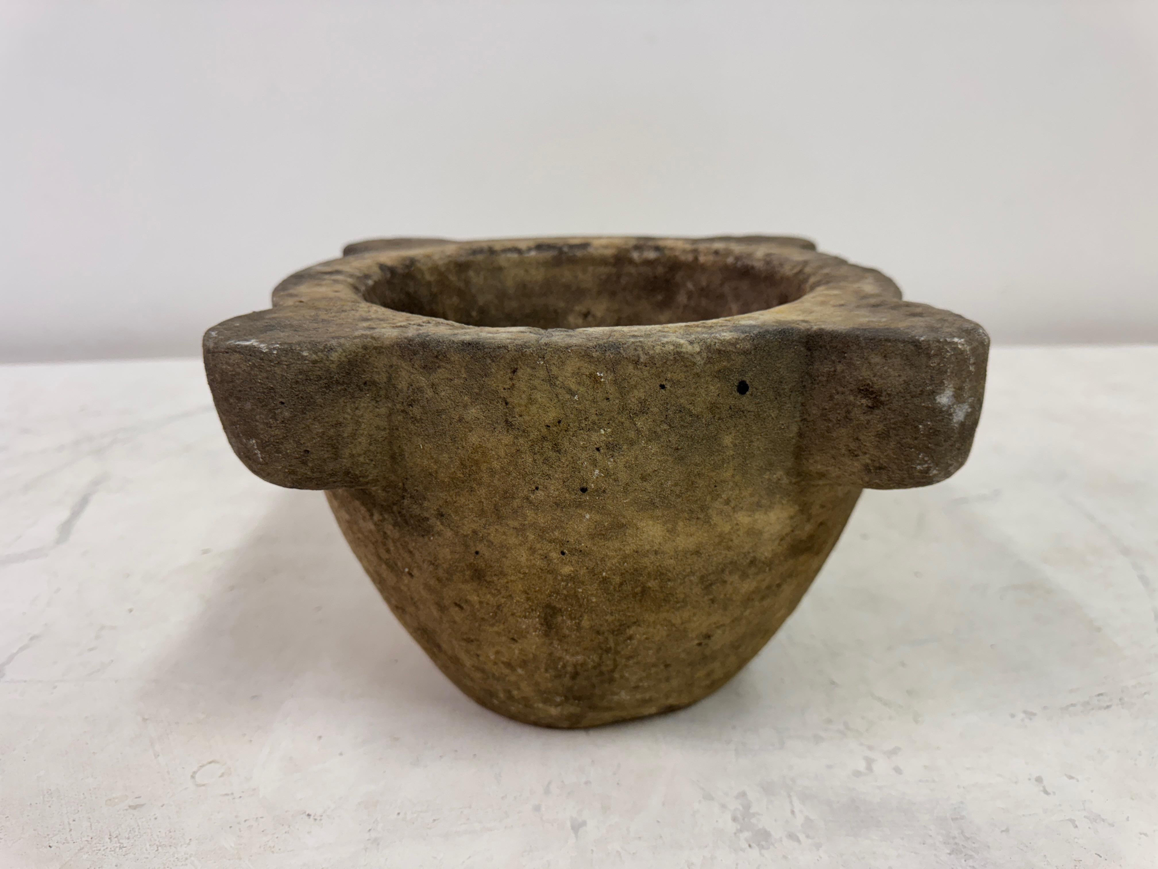 Antique Carved Mortar, 18th–19th Century État moyen - En vente à London, London