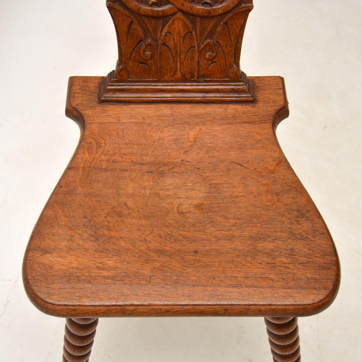 Antiker geschnitzter Bobbin-Stuhl aus Eiche (Eichenholz) im Angebot