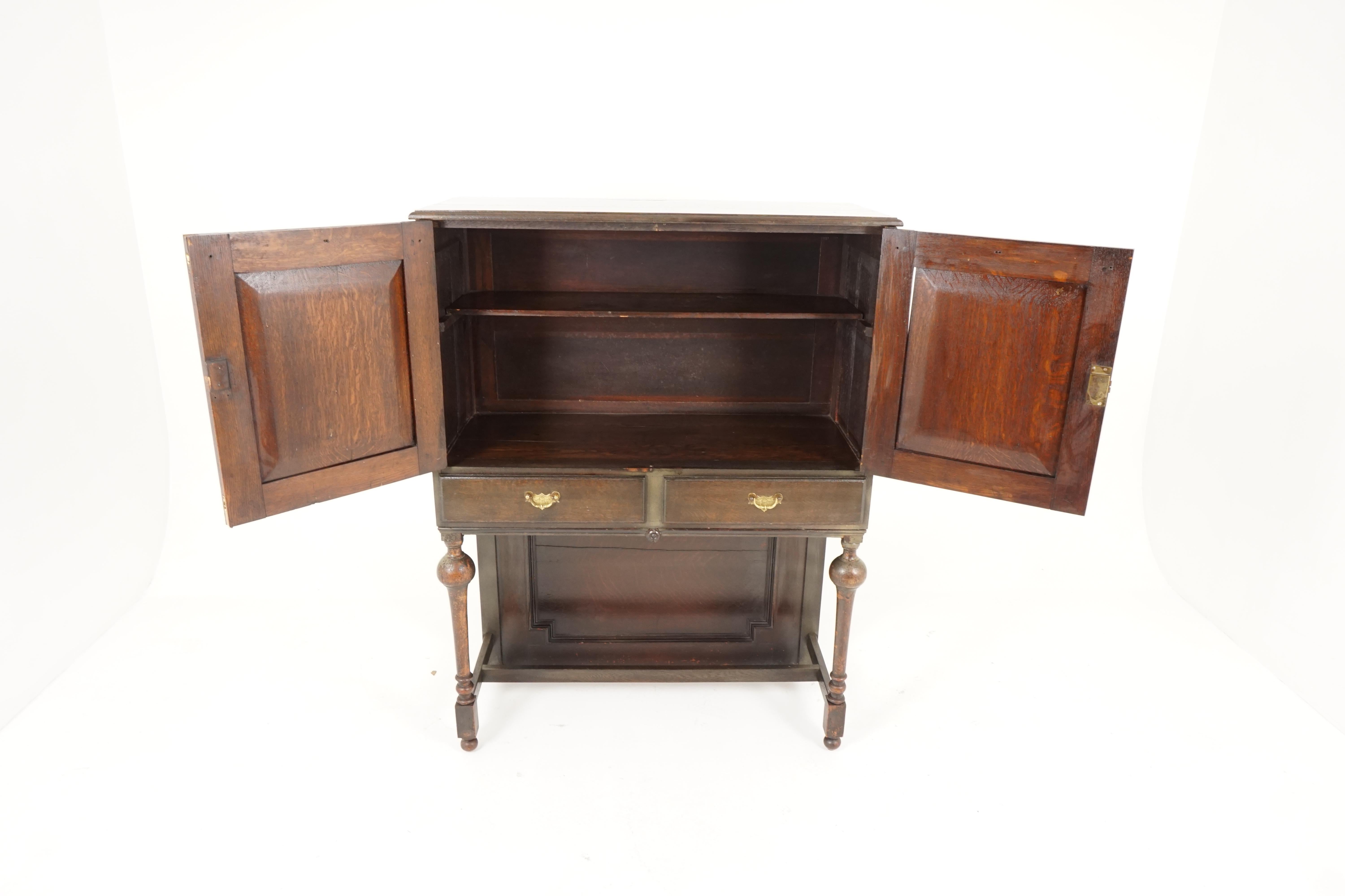 Antique carved oak cabinet on stand, Scotland 1890, H146

Scotland, 1890
Solid oak
Original finish
Rectangular top with moulded edge
Two heavily carved doors with fielded panels to the front open top reveal a single shelf
Pail of paneled drawers