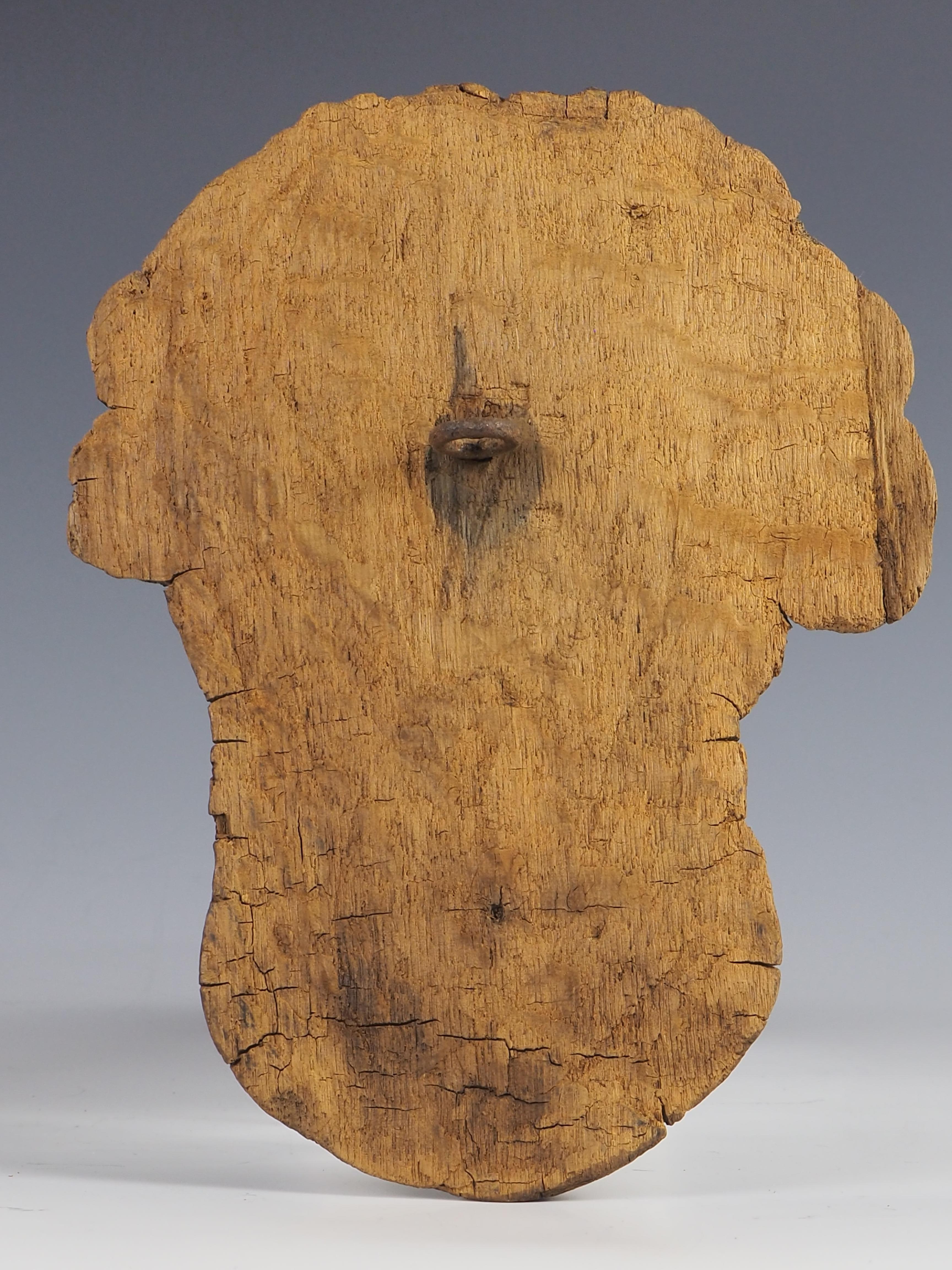 Legno Antico attaccapanni con testa di cherubino in Oak intagliato in vendita